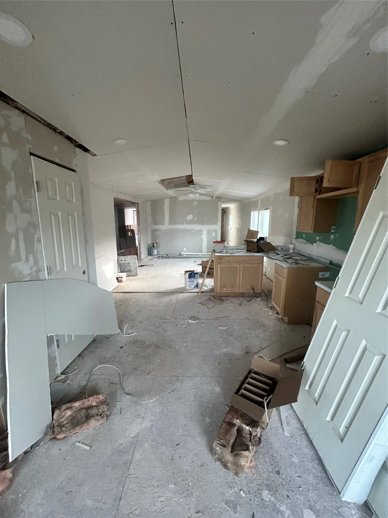 Mobile Home For Sale in Hood County , 6614 Ashley Court, Granbury, Texas 76049, 3 Bedroom, 2 Bathroom, Garage spaces, 1,492 Sqft, built in 1983, mls#21226804, Real Estate Agent in Granbury, Homes For Sale in Hood county, Homes For Sale in Granbury, Realtor in Granbury Texas, Real Estate Brokerage Independent Realty Texas, Luminita Cordes Realtor