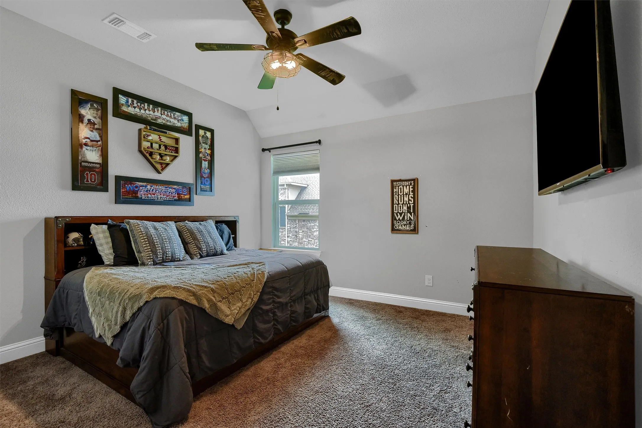Single Family Residence For Sale in Grayson County , 2113 Deer Run, Gunter, Texas 75058, 4 Bedroom, 3 Bathroom, 2 Garage spaces, 3,378 Sqft, built in 2018, Preowned, mls#21226773, Real Estate Agent in Gunter, Homes For Sale in Grayson county, Homes For Sale in Gunter, Realtor in Gunter Texas, Real Estate Brokerage Independent Realty Texas, Luminita Cordes Realtor