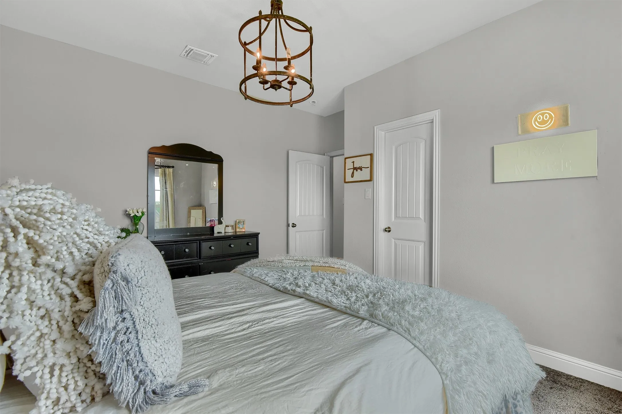 Single Family Residence For Sale in Grayson County , 2113 Deer Run, Gunter, Texas 75058, 4 Bedroom, 3 Bathroom, 2 Garage spaces, 3,378 Sqft, built in 2018, Preowned, mls#21226773, Real Estate Agent in Gunter, Homes For Sale in Grayson county, Homes For Sale in Gunter, Realtor in Gunter Texas, Real Estate Brokerage Independent Realty Texas, Luminita Cordes Realtor