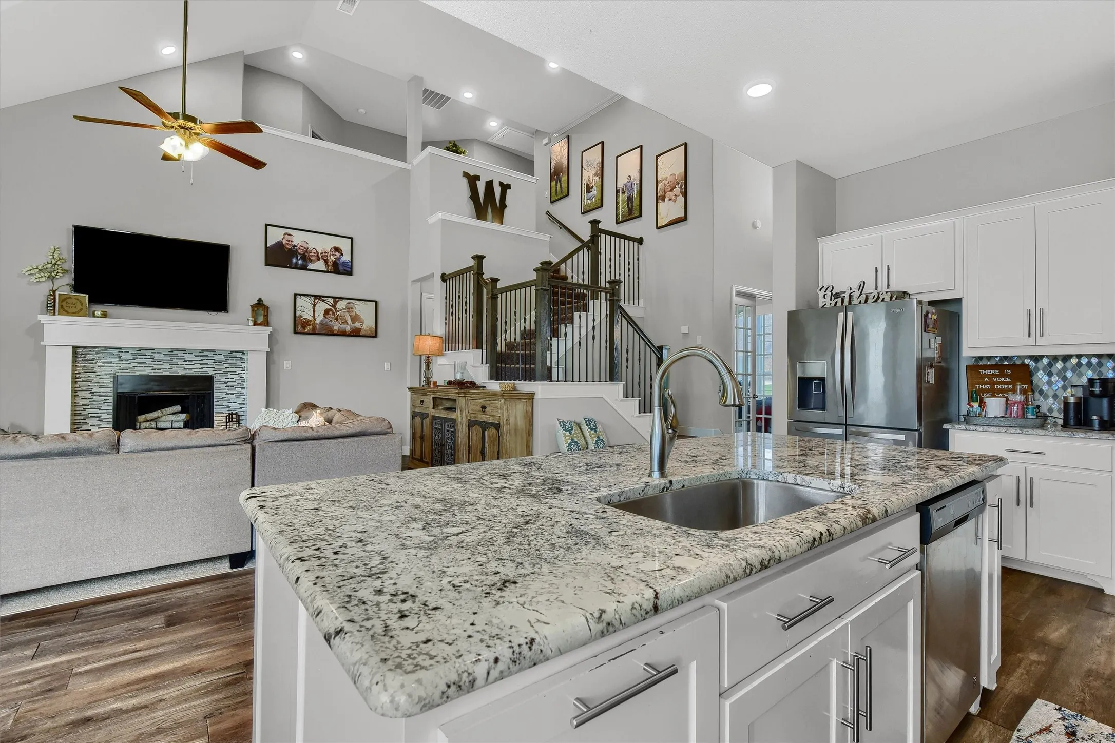 Single Family Residence For Sale in Grayson County , 2113 Deer Run, Gunter, Texas 75058, 4 Bedroom, 3 Bathroom, 2 Garage spaces, 3,378 Sqft, built in 2018, Preowned, mls#21226773, Real Estate Agent in Gunter, Homes For Sale in Grayson county, Homes For Sale in Gunter, Realtor in Gunter Texas, Real Estate Brokerage Independent Realty Texas, Luminita Cordes Realtor