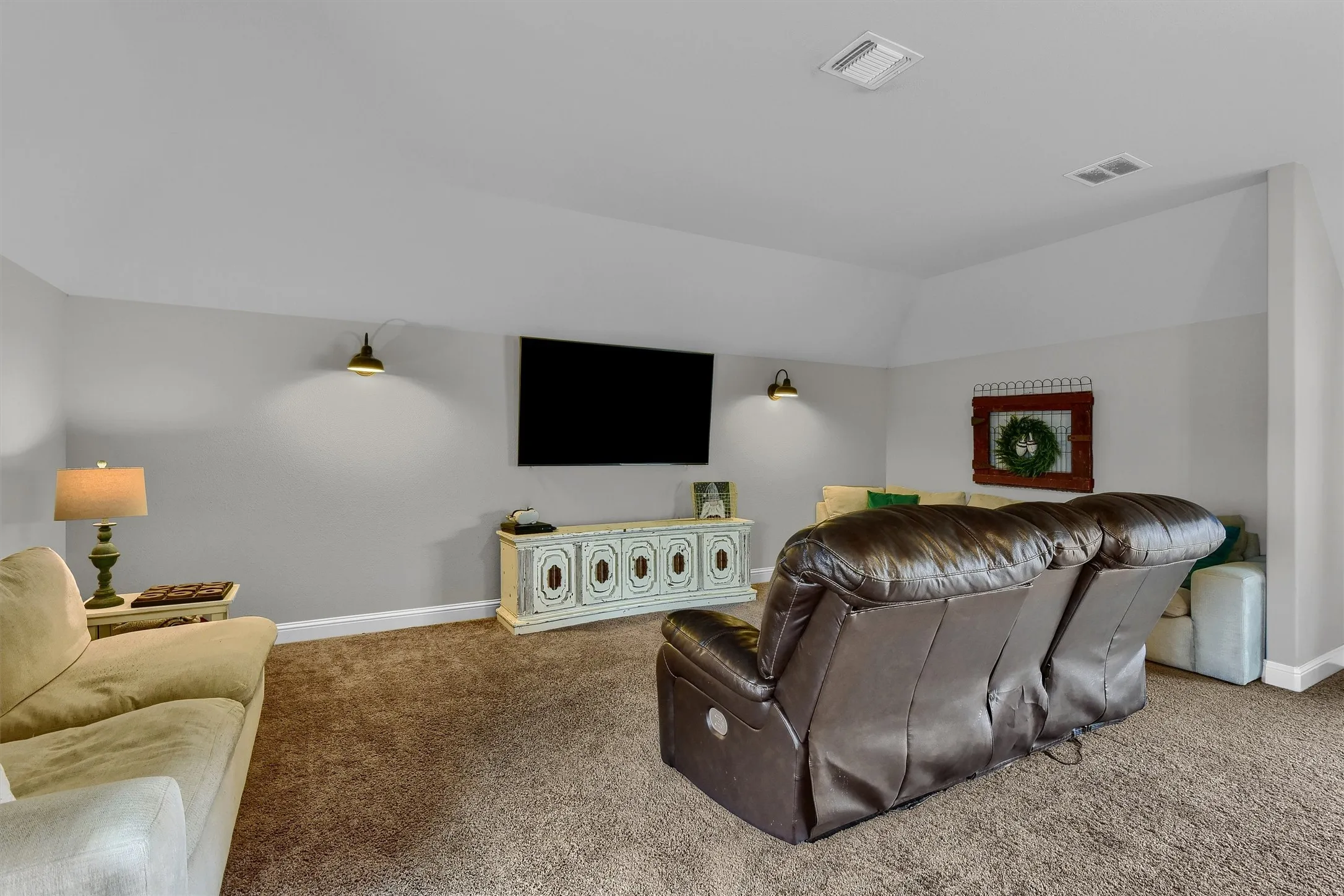 Single Family Residence For Sale in Grayson County , 2113 Deer Run, Gunter, Texas 75058, 4 Bedroom, 3 Bathroom, 2 Garage spaces, 3,378 Sqft, built in 2018, Preowned, mls#21226773, Real Estate Agent in Gunter, Homes For Sale in Grayson county, Homes For Sale in Gunter, Realtor in Gunter Texas, Real Estate Brokerage Independent Realty Texas, Luminita Cordes Realtor