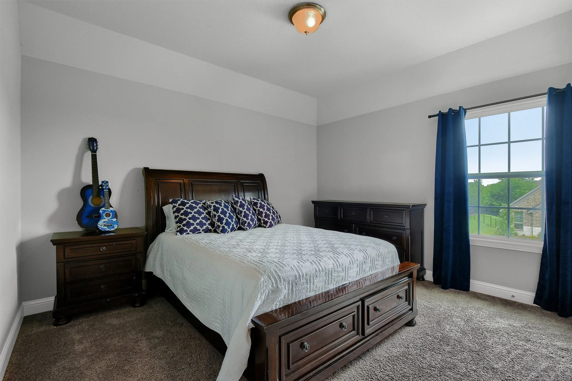 Single Family Residence For Sale in Grayson County , 2113 Deer Run, Gunter, Texas 75058, 4 Bedroom, 3 Bathroom, 2 Garage spaces, 3,378 Sqft, built in 2018, Preowned, mls#21226773, Real Estate Agent in Gunter, Homes For Sale in Grayson county, Homes For Sale in Gunter, Realtor in Gunter Texas, Real Estate Brokerage Independent Realty Texas, Luminita Cordes Realtor