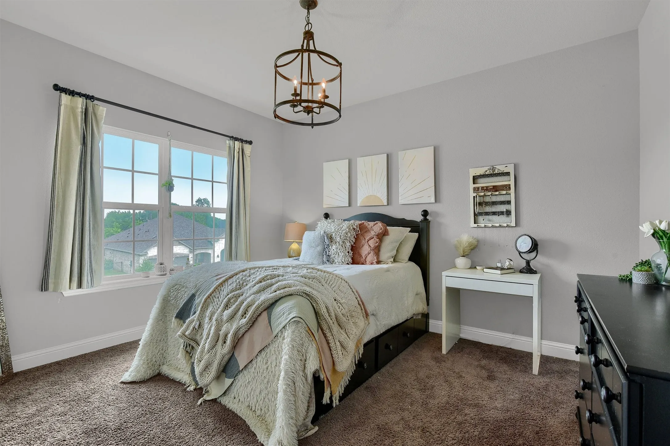 Single Family Residence For Sale in Grayson County , 2113 Deer Run, Gunter, Texas 75058, 4 Bedroom, 3 Bathroom, 2 Garage spaces, 3,378 Sqft, built in 2018, Preowned, mls#21226773, Real Estate Agent in Gunter, Homes For Sale in Grayson county, Homes For Sale in Gunter, Realtor in Gunter Texas, Real Estate Brokerage Independent Realty Texas, Luminita Cordes Realtor