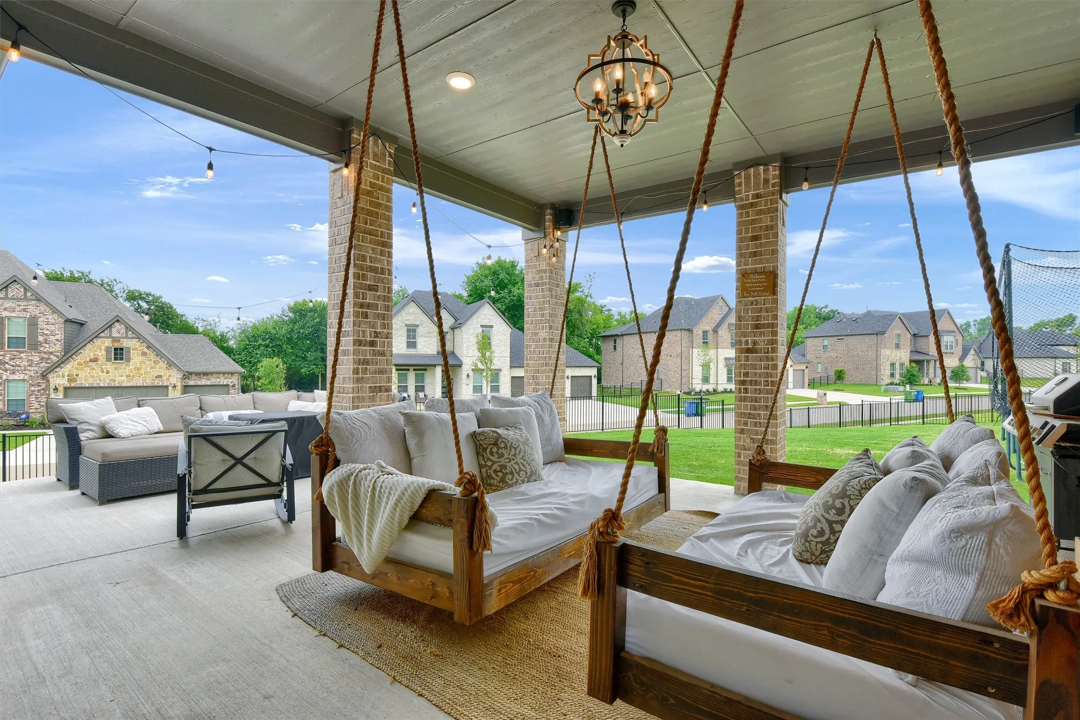 Single Family Residence For Sale in Grayson County , 2113 Deer Run, Gunter, Texas 75058, 4 Bedroom, 3 Bathroom, 2 Garage spaces, 3,378 Sqft, built in 2018, Preowned, mls#21226773, Real Estate Agent in Gunter, Homes For Sale in Grayson county, Homes For Sale in Gunter, Realtor in Gunter Texas, Real Estate Brokerage Independent Realty Texas, Luminita Cordes Realtor