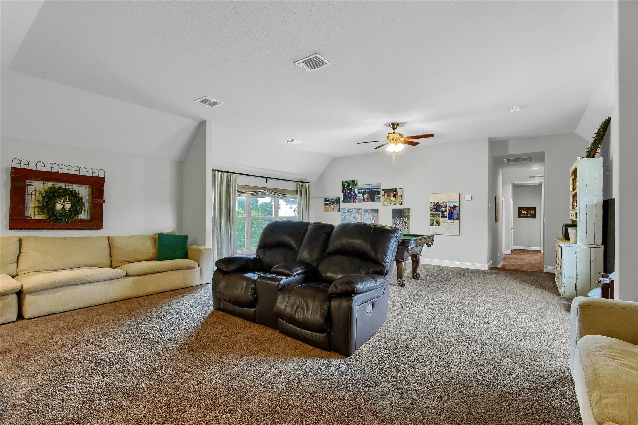 Single Family Residence For Sale in Grayson County , 2113 Deer Run, Gunter, Texas 75058, 4 Bedroom, 3 Bathroom, 2 Garage spaces, 3,378 Sqft, built in 2018, Preowned, mls#21226773, Real Estate Agent in Gunter, Homes For Sale in Grayson county, Homes For Sale in Gunter, Realtor in Gunter Texas, Real Estate Brokerage Independent Realty Texas, Luminita Cordes Realtor