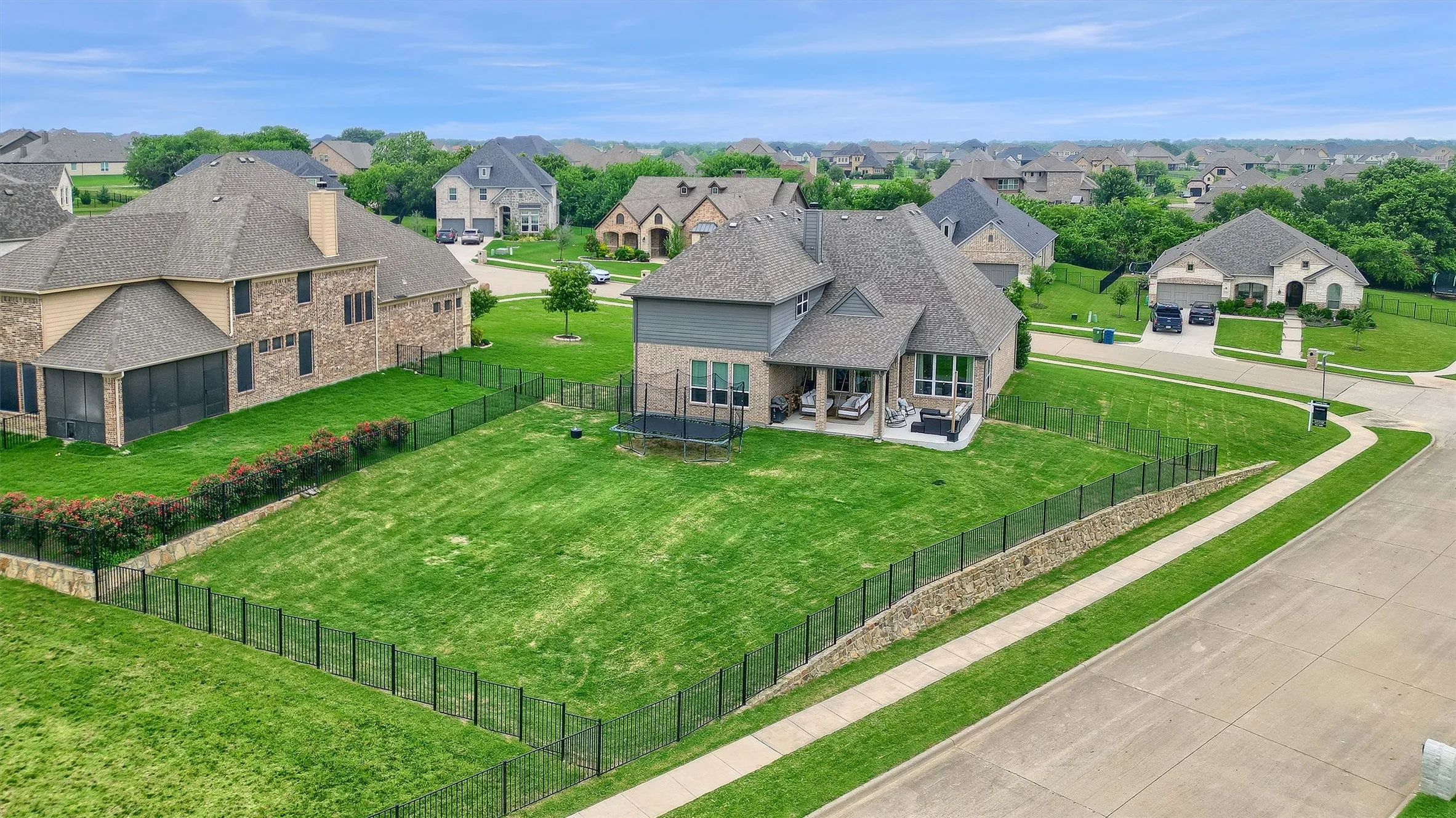 Single Family Residence For Sale in Grayson County , 2113 Deer Run, Gunter, Texas 75058, 4 Bedroom, 3 Bathroom, 2 Garage spaces, 3,378 Sqft, built in 2018, Preowned, mls#21226773, Real Estate Agent in Gunter, Homes For Sale in Grayson county, Homes For Sale in Gunter, Realtor in Gunter Texas, Real Estate Brokerage Independent Realty Texas, Luminita Cordes Realtor