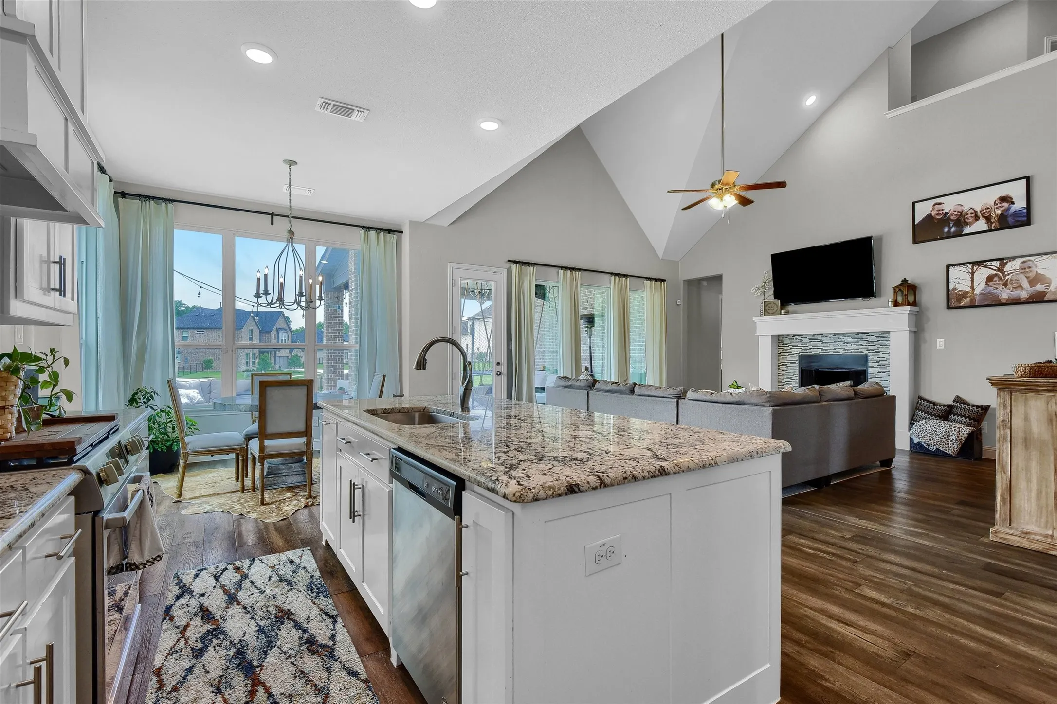 Single Family Residence For Sale in Grayson County , 2113 Deer Run, Gunter, Texas 75058, 4 Bedroom, 3 Bathroom, 2 Garage spaces, 3,378 Sqft, built in 2018, Preowned, mls#21226773, Real Estate Agent in Gunter, Homes For Sale in Grayson county, Homes For Sale in Gunter, Realtor in Gunter Texas, Real Estate Brokerage Independent Realty Texas, Luminita Cordes Realtor