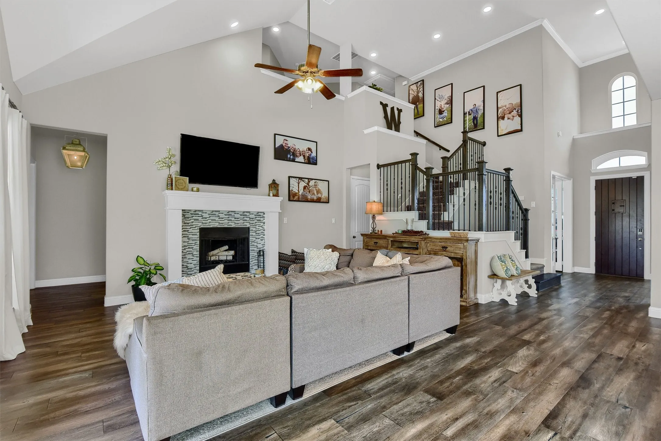 Single Family Residence For Sale in Grayson County , 2113 Deer Run, Gunter, Texas 75058, 4 Bedroom, 3 Bathroom, 2 Garage spaces, 3,378 Sqft, built in 2018, Preowned, mls#21226773, Real Estate Agent in Gunter, Homes For Sale in Grayson county, Homes For Sale in Gunter, Realtor in Gunter Texas, Real Estate Brokerage Independent Realty Texas, Luminita Cordes Realtor
