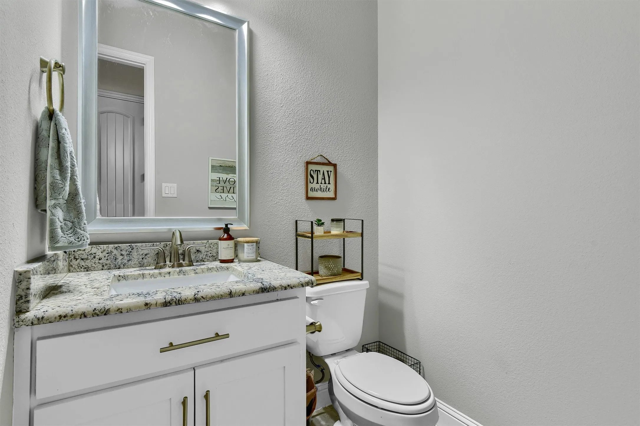 Single Family Residence For Sale in Grayson County , 2113 Deer Run, Gunter, Texas 75058, 4 Bedroom, 3 Bathroom, 2 Garage spaces, 3,378 Sqft, built in 2018, Preowned, mls#21226773, Real Estate Agent in Gunter, Homes For Sale in Grayson county, Homes For Sale in Gunter, Realtor in Gunter Texas, Real Estate Brokerage Independent Realty Texas, Luminita Cordes Realtor