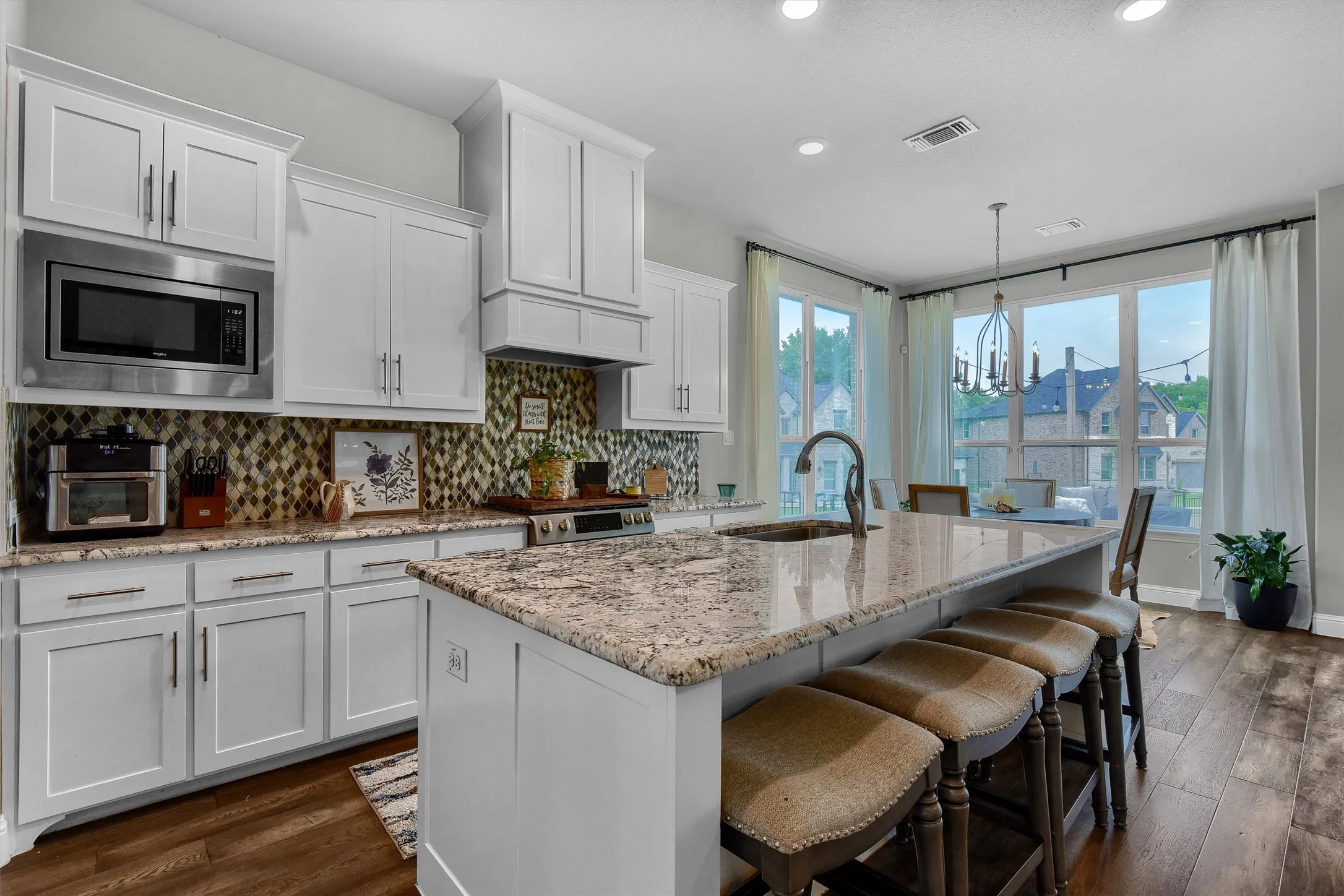 Single Family Residence For Sale in Grayson County , 2113 Deer Run, Gunter, Texas 75058, 4 Bedroom, 3 Bathroom, 2 Garage spaces, 3,378 Sqft, built in 2018, Preowned, mls#21226773, Real Estate Agent in Gunter, Homes For Sale in Grayson county, Homes For Sale in Gunter, Realtor in Gunter Texas, Real Estate Brokerage Independent Realty Texas, Luminita Cordes Realtor