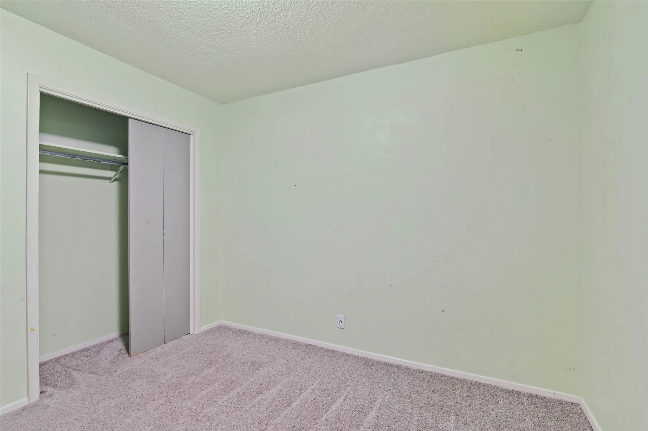 Single Family Residence For Sale in Denton County , 306 Bluebird Circle, Denton, Texas 76209, 3 Bedrooms, 2 Bathrooms, 2 Garage spaces, 1,294 Sqft, built in 1970, Preowned, Price $225,000, mls#21218557, Real Estate Agent in Denton, Homes For Sale in Denton county, Homes For Sale in Denton, Realtor in Denton Texas, Real Estate Brokerage Independent Realty Texas, Luminita Cordes Realtor