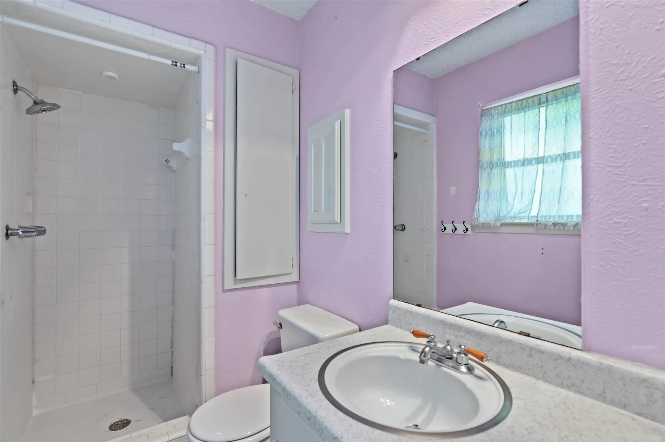 Single Family Residence For Sale in Denton County , 306 Bluebird Circle, Denton, Texas 76209, 3 Bedrooms, 2 Bathrooms, 2 Garage spaces, 1,294 Sqft, built in 1970, Preowned, Price $225,000, mls#21218557, Real Estate Agent in Denton, Homes For Sale in Denton county, Homes For Sale in Denton, Realtor in Denton Texas, Real Estate Brokerage Independent Realty Texas, Luminita Cordes Realtor