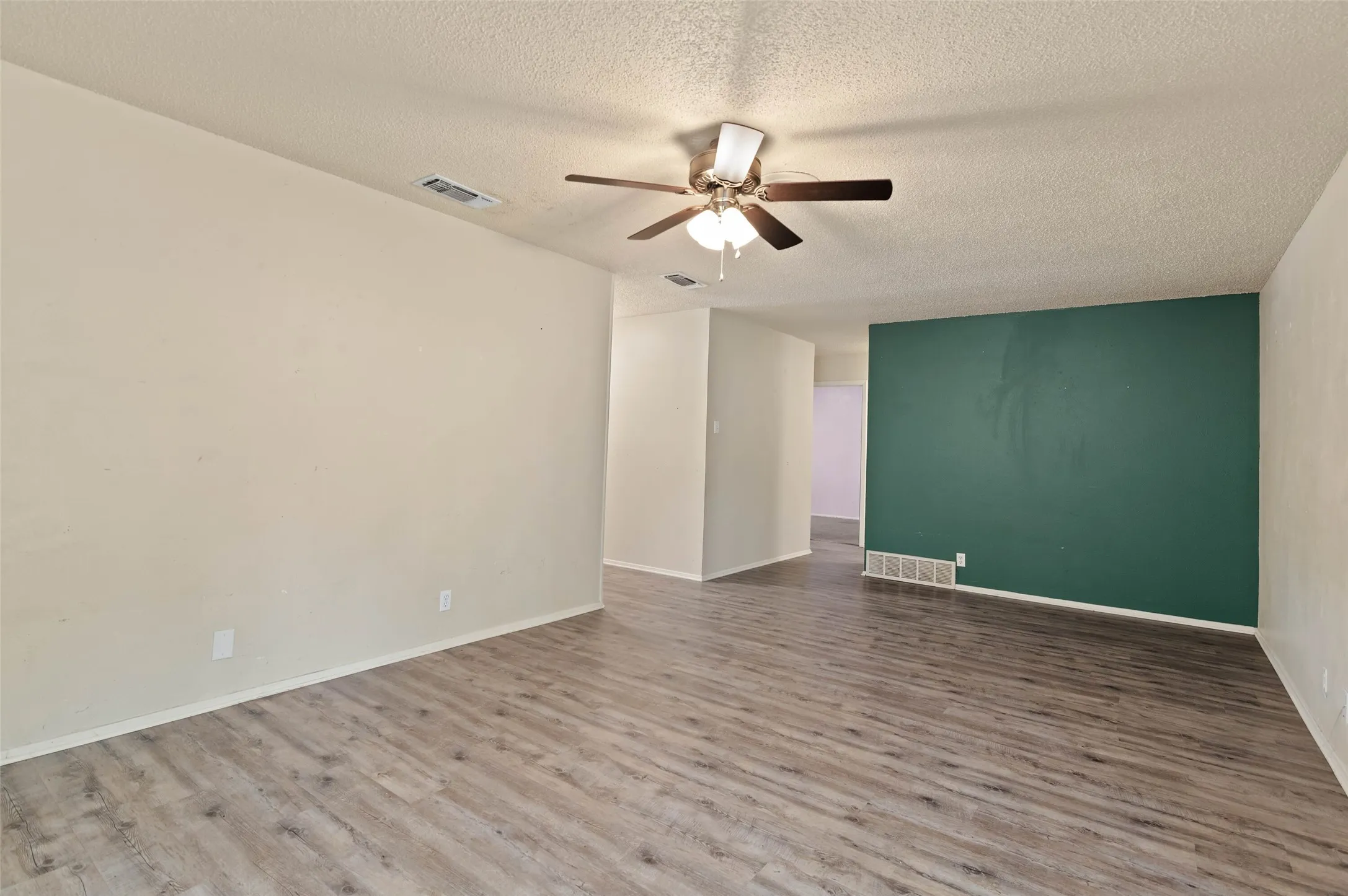 Single Family Residence For Sale in Denton County , 306 Bluebird Circle, Denton, Texas 76209, 3 Bedrooms, 2 Bathrooms, 2 Garage spaces, 1,294 Sqft, built in 1970, Preowned, Price $225,000, mls#21218557, Real Estate Agent in Denton, Homes For Sale in Denton county, Homes For Sale in Denton, Realtor in Denton Texas, Real Estate Brokerage Independent Realty Texas, Luminita Cordes Realtor