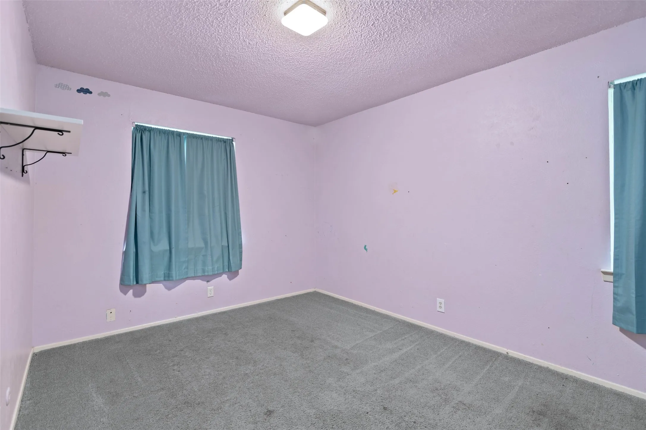 Single Family Residence For Sale in Denton County , 306 Bluebird Circle, Denton, Texas 76209, 3 Bedrooms, 2 Bathrooms, 2 Garage spaces, 1,294 Sqft, built in 1970, Preowned, Price $225,000, mls#21218557, Real Estate Agent in Denton, Homes For Sale in Denton county, Homes For Sale in Denton, Realtor in Denton Texas, Real Estate Brokerage Independent Realty Texas, Luminita Cordes Realtor