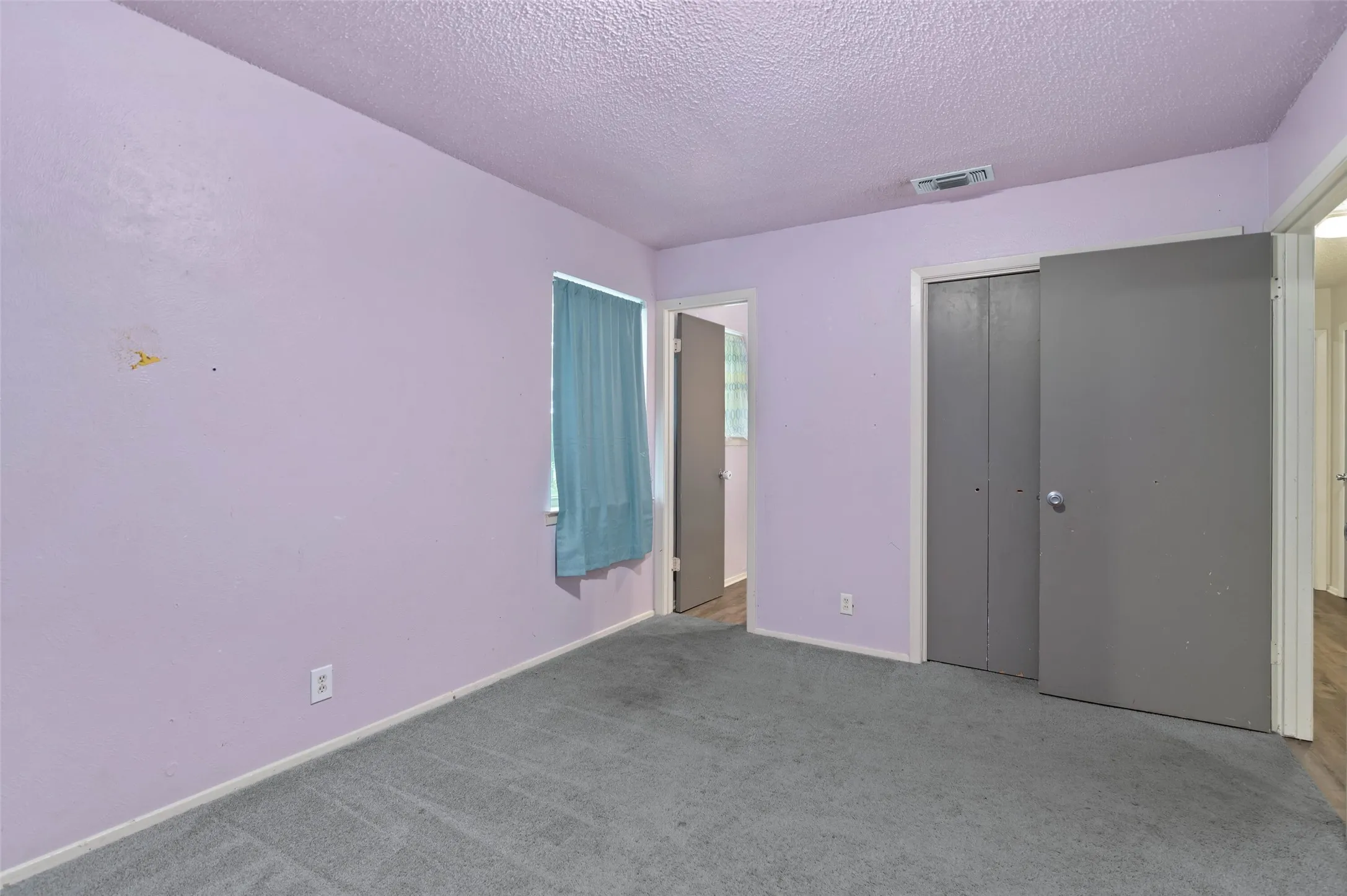 Single Family Residence For Sale in Denton County , 306 Bluebird Circle, Denton, Texas 76209, 3 Bedrooms, 2 Bathrooms, 2 Garage spaces, 1,294 Sqft, built in 1970, Preowned, Price $225,000, mls#21218557, Real Estate Agent in Denton, Homes For Sale in Denton county, Homes For Sale in Denton, Realtor in Denton Texas, Real Estate Brokerage Independent Realty Texas, Luminita Cordes Realtor