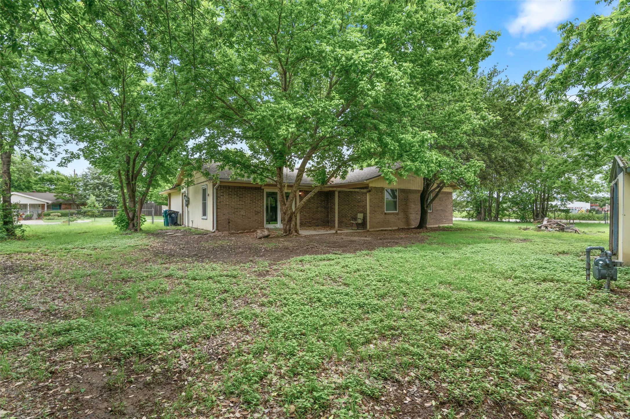 Single Family Residence For Sale in Denton County , 306 Bluebird Circle, Denton, Texas 76209, 3 Bedrooms, 2 Bathrooms, 2 Garage spaces, 1,294 Sqft, built in 1970, Preowned, Price $225,000, mls#21218557, Real Estate Agent in Denton, Homes For Sale in Denton county, Homes For Sale in Denton, Realtor in Denton Texas, Real Estate Brokerage Independent Realty Texas, Luminita Cordes Realtor