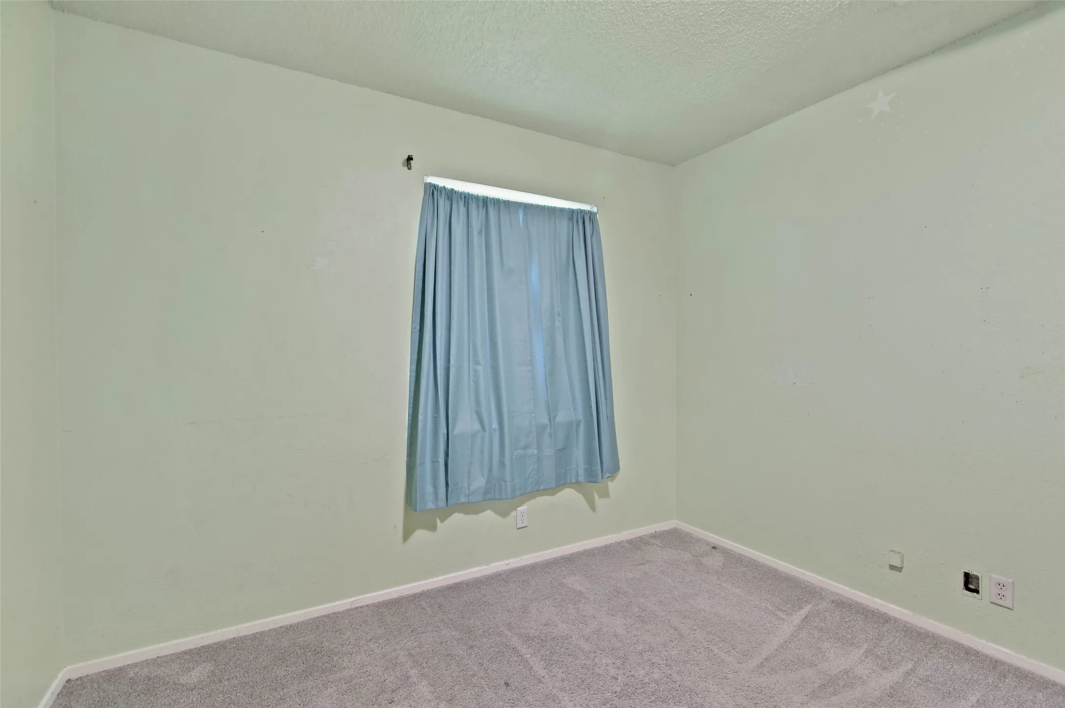 Single Family Residence For Sale in Denton County , 306 Bluebird Circle, Denton, Texas 76209, 3 Bedrooms, 2 Bathrooms, 2 Garage spaces, 1,294 Sqft, built in 1970, Preowned, Price $225,000, mls#21218557, Real Estate Agent in Denton, Homes For Sale in Denton county, Homes For Sale in Denton, Realtor in Denton Texas, Real Estate Brokerage Independent Realty Texas, Luminita Cordes Realtor