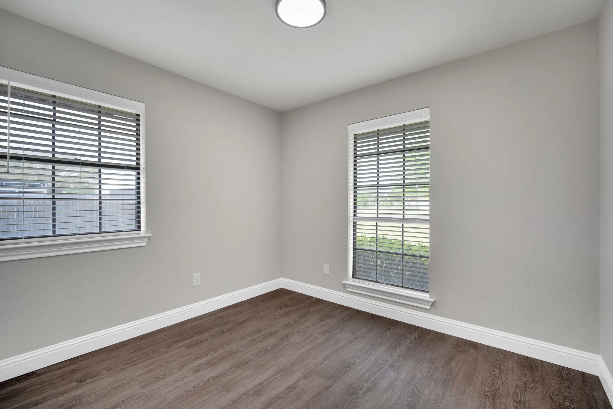 Single Family Residence For Sale in Ellis County , 104 Prairie View Lane, Red Oak, Texas 75154, 3 Bedroom, 2 Bathroom, 2 Garage spaces, 1,250 Sqft, built in 1982, Preowned, mls#21226121, Real Estate Agent in Red Oak, Homes For Sale in Ellis county, Homes For Sale in Red Oak, Realtor in Red Oak Texas, Real Estate Brokerage Independent Realty Texas, Luminita Cordes Realtor