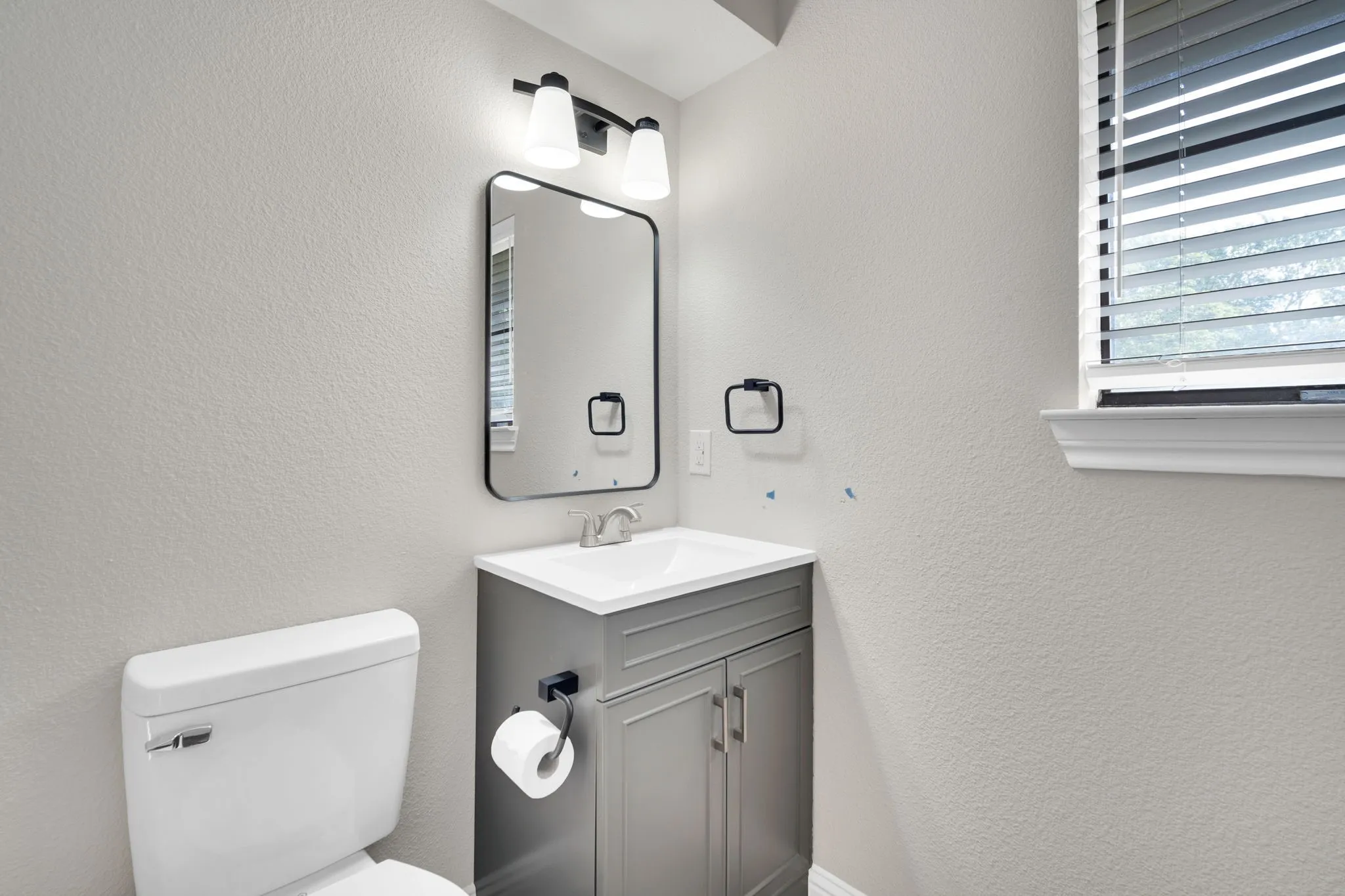 Single Family Residence For Sale in Ellis County , 104 Prairie View Lane, Red Oak, Texas 75154, 3 Bedroom, 2 Bathroom, 2 Garage spaces, 1,250 Sqft, built in 1982, Preowned, mls#21226121, Real Estate Agent in Red Oak, Homes For Sale in Ellis county, Homes For Sale in Red Oak, Realtor in Red Oak Texas, Real Estate Brokerage Independent Realty Texas, Luminita Cordes Realtor