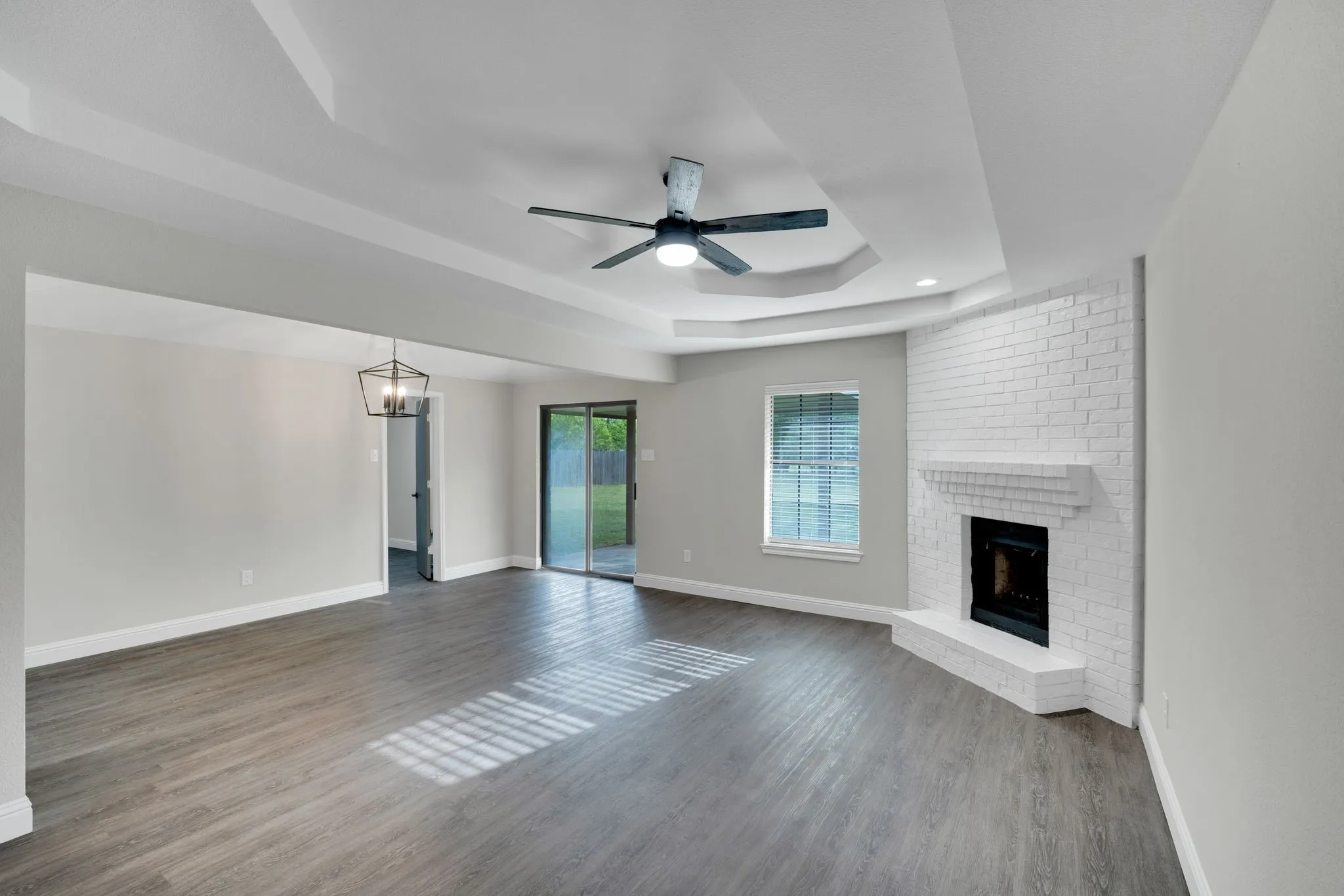 Single Family Residence For Sale in Ellis County , 104 Prairie View Lane, Red Oak, Texas 75154, 3 Bedroom, 2 Bathroom, 2 Garage spaces, 1,250 Sqft, built in 1982, Preowned, mls#21226121, Real Estate Agent in Red Oak, Homes For Sale in Ellis county, Homes For Sale in Red Oak, Realtor in Red Oak Texas, Real Estate Brokerage Independent Realty Texas, Luminita Cordes Realtor