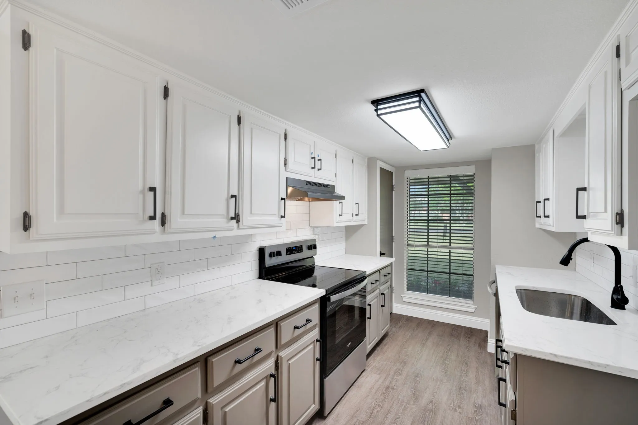 Single Family Residence For Sale in Ellis County , 104 Prairie View Lane, Red Oak, Texas 75154, 3 Bedroom, 2 Bathroom, 2 Garage spaces, 1,250 Sqft, built in 1982, Preowned, mls#21226121, Real Estate Agent in Red Oak, Homes For Sale in Ellis county, Homes For Sale in Red Oak, Realtor in Red Oak Texas, Real Estate Brokerage Independent Realty Texas, Luminita Cordes Realtor