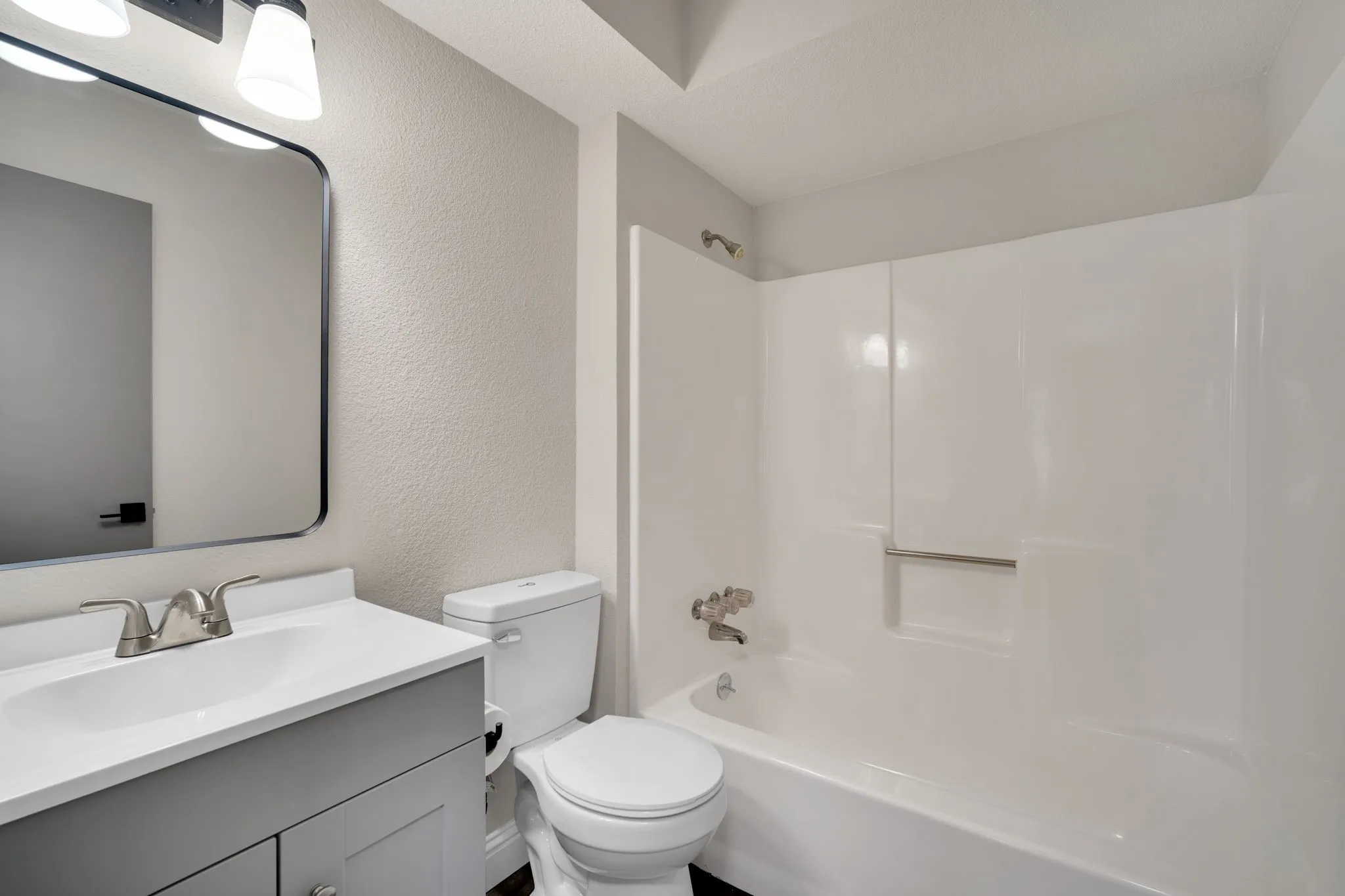 Single Family Residence For Sale in Ellis County , 104 Prairie View Lane, Red Oak, Texas 75154, 3 Bedroom, 2 Bathroom, 2 Garage spaces, 1,250 Sqft, built in 1982, Preowned, mls#21226121, Real Estate Agent in Red Oak, Homes For Sale in Ellis county, Homes For Sale in Red Oak, Realtor in Red Oak Texas, Real Estate Brokerage Independent Realty Texas, Luminita Cordes Realtor