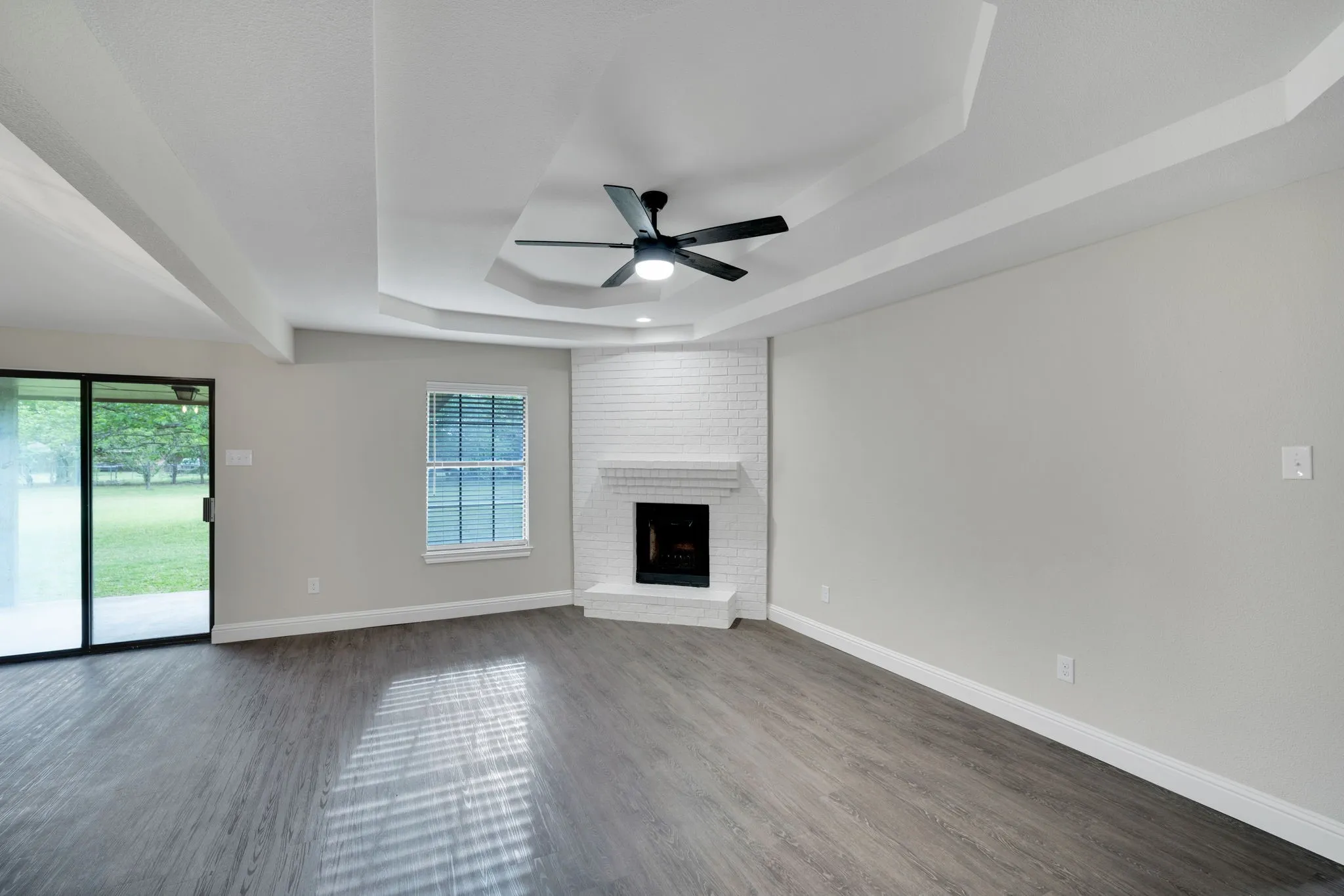 Single Family Residence For Sale in Ellis County , 104 Prairie View Lane, Red Oak, Texas 75154, 3 Bedroom, 2 Bathroom, 2 Garage spaces, 1,250 Sqft, built in 1982, Preowned, mls#21226121, Real Estate Agent in Red Oak, Homes For Sale in Ellis county, Homes For Sale in Red Oak, Realtor in Red Oak Texas, Real Estate Brokerage Independent Realty Texas, Luminita Cordes Realtor