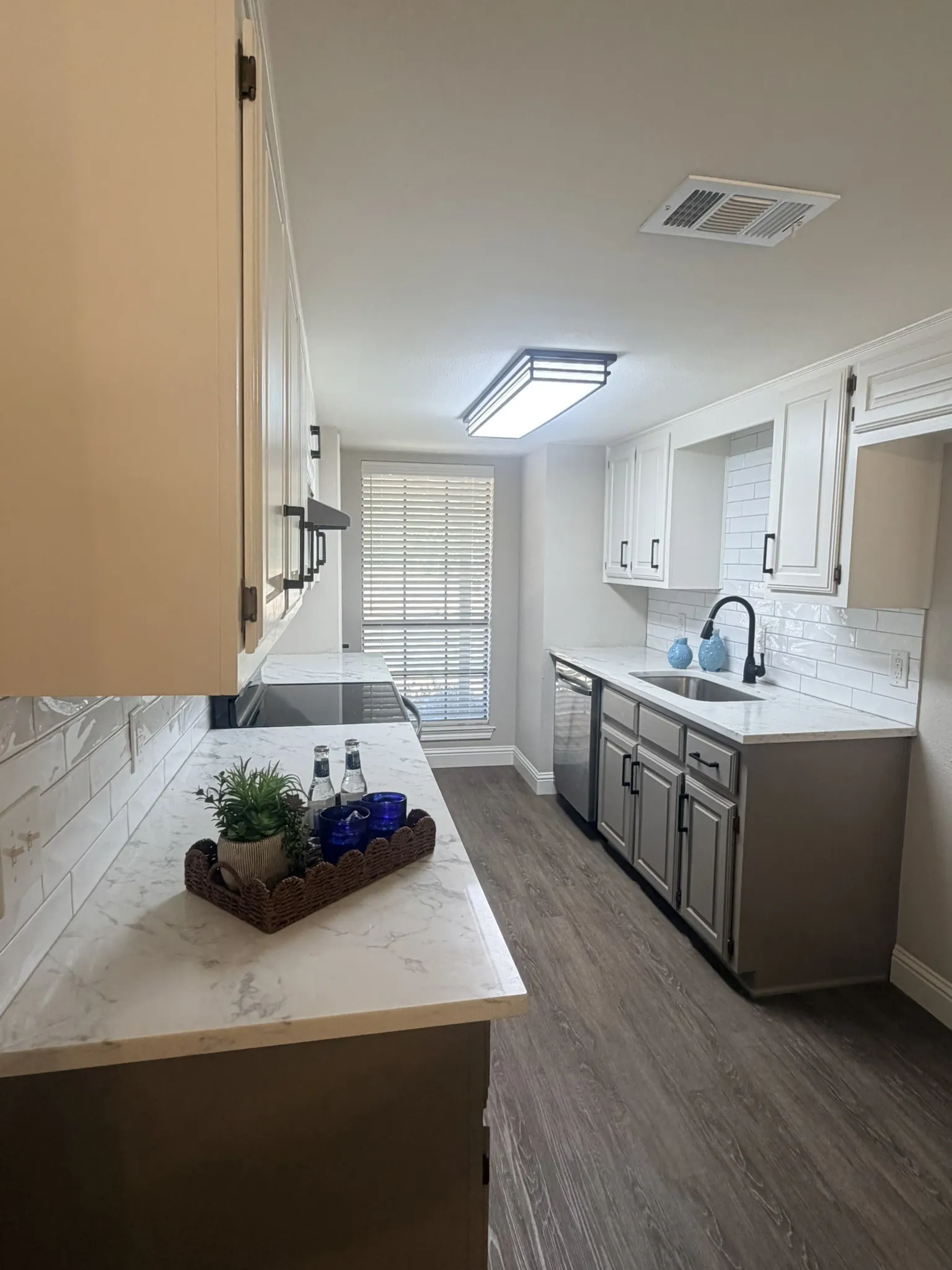 Single Family Residence For Sale in Ellis County , 104 Prairie View Lane, Red Oak, Texas 75154, 3 Bedroom, 2 Bathroom, 2 Garage spaces, 1,250 Sqft, built in 1982, Preowned, mls#21226121, Real Estate Agent in Red Oak, Homes For Sale in Ellis county, Homes For Sale in Red Oak, Realtor in Red Oak Texas, Real Estate Brokerage Independent Realty Texas, Luminita Cordes Realtor