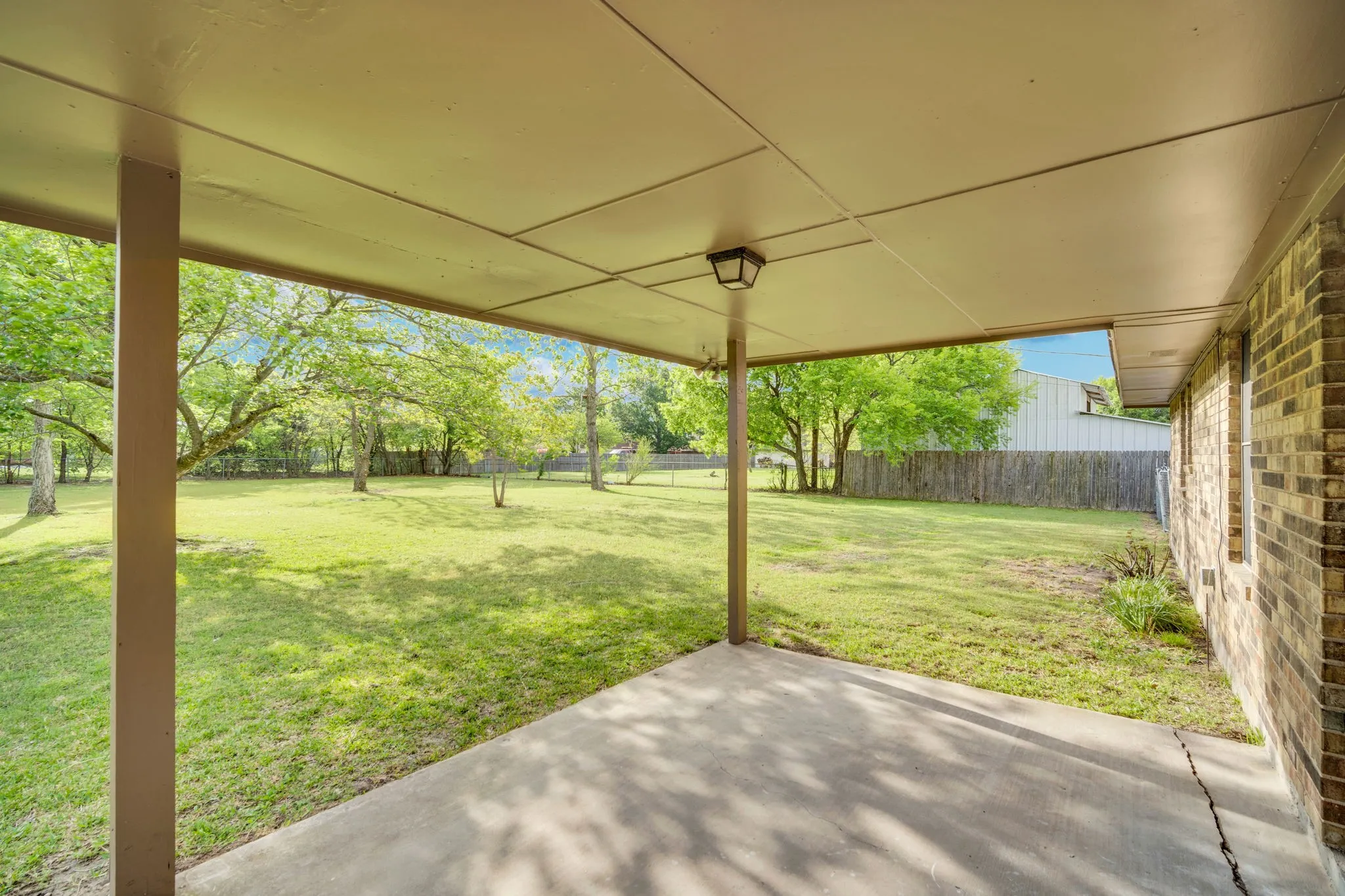 Single Family Residence For Sale in Ellis County , 104 Prairie View Lane, Red Oak, Texas 75154, 3 Bedroom, 2 Bathroom, 2 Garage spaces, 1,250 Sqft, built in 1982, Preowned, mls#21226121, Real Estate Agent in Red Oak, Homes For Sale in Ellis county, Homes For Sale in Red Oak, Realtor in Red Oak Texas, Real Estate Brokerage Independent Realty Texas, Luminita Cordes Realtor