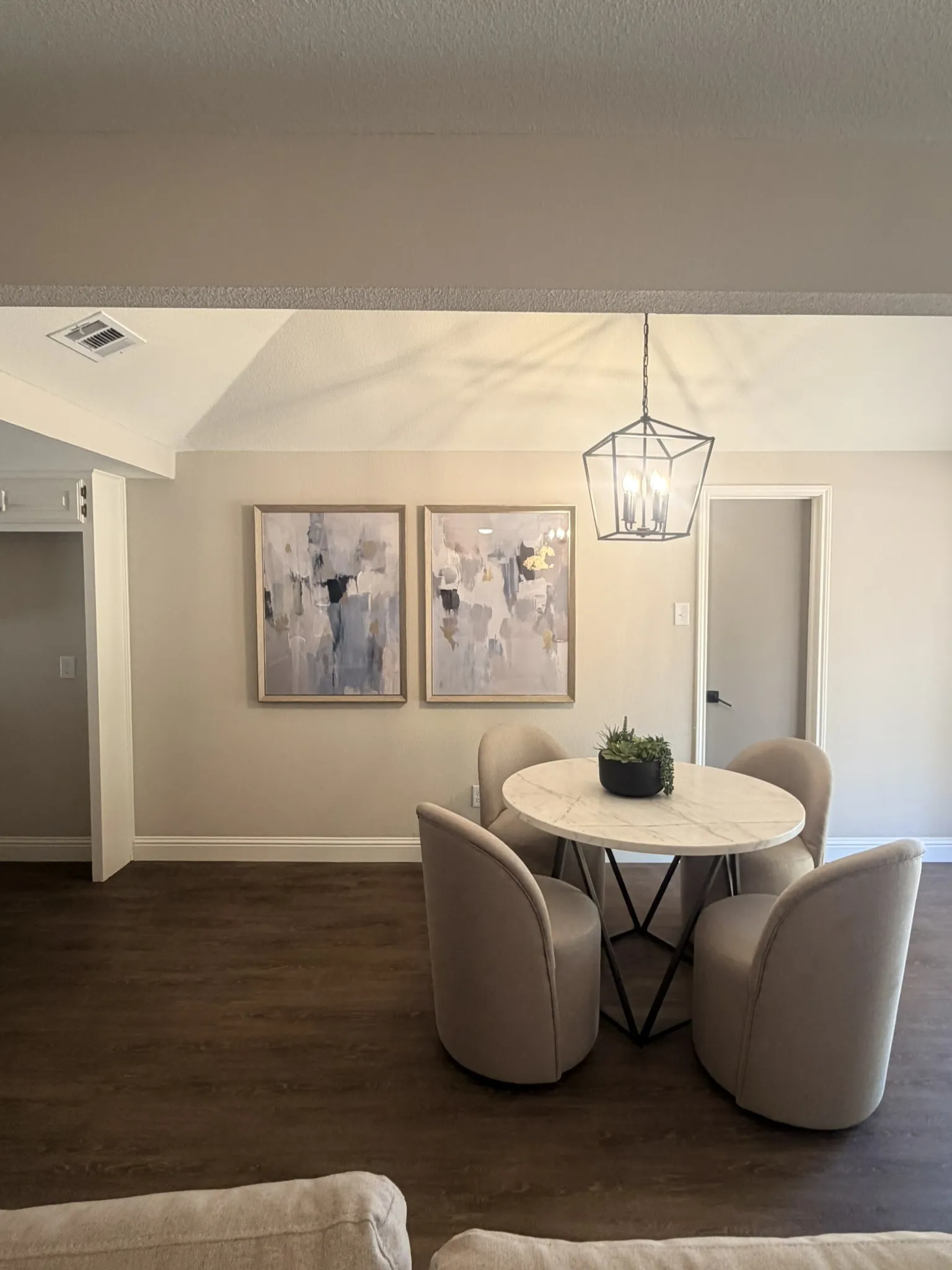 Single Family Residence For Sale in Ellis County , 104 Prairie View Lane, Red Oak, Texas 75154, 3 Bedroom, 2 Bathroom, 2 Garage spaces, 1,250 Sqft, built in 1982, Preowned, mls#21226121, Real Estate Agent in Red Oak, Homes For Sale in Ellis county, Homes For Sale in Red Oak, Realtor in Red Oak Texas, Real Estate Brokerage Independent Realty Texas, Luminita Cordes Realtor