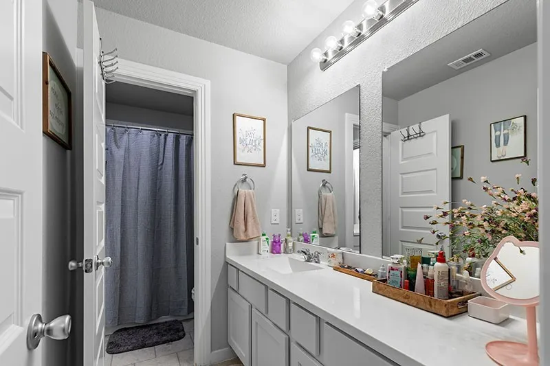 Single Family Residence For Sale in Grayson County , 3705 Magnolia Court, Denison, Texas 75020, 5 Bedroom, 4 Bathroom, 2 Garage spaces, 3,317 Sqft, built in 2018, Preowned, mls#21226901, Real Estate Agent in Denison, Homes For Sale in Grayson county, Homes For Sale in Denison, Realtor in Denison Texas, Real Estate Brokerage Independent Realty Texas, Luminita Cordes Realtor