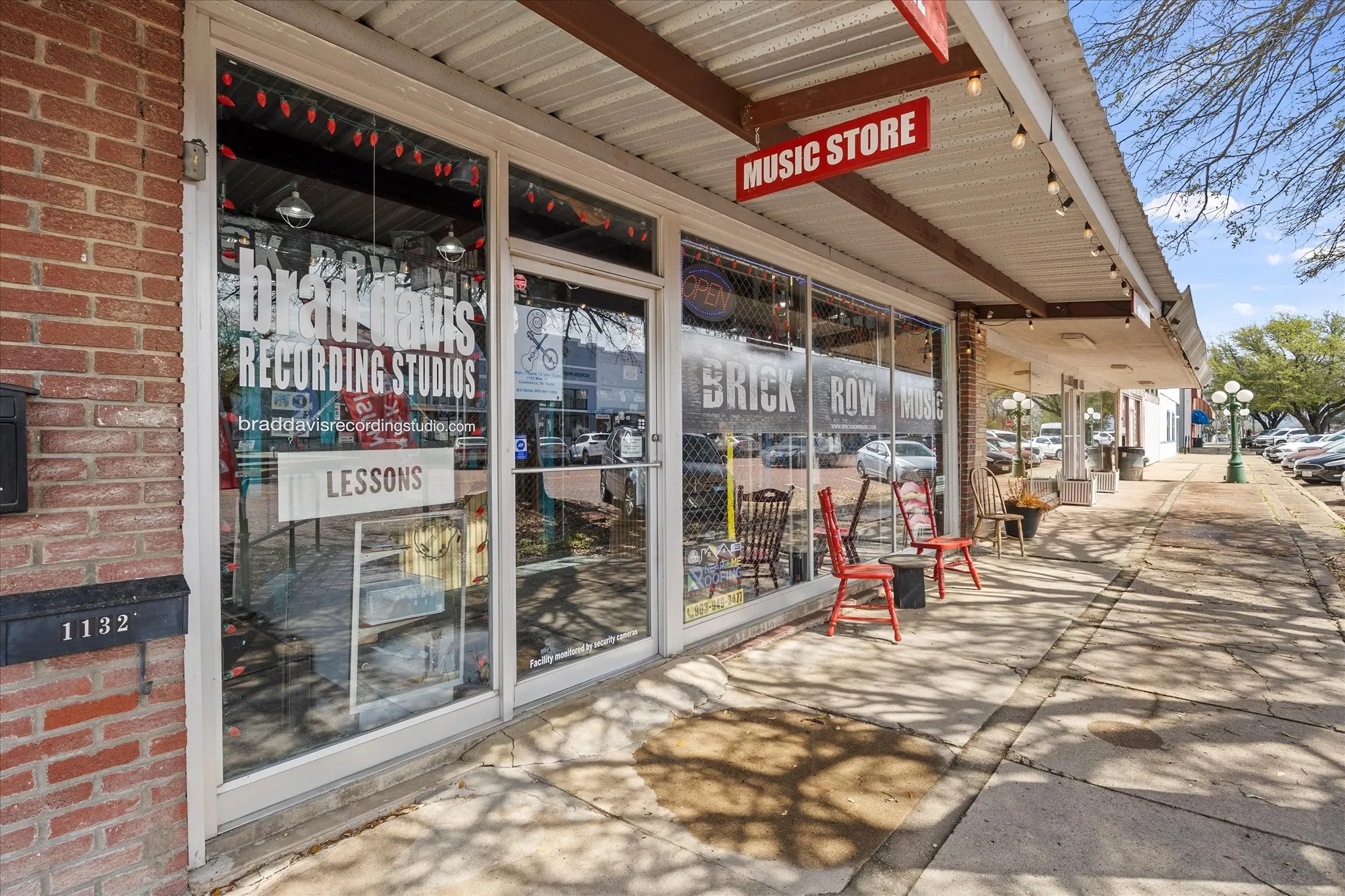 Great curb appeal!Great curb appeal for your business
