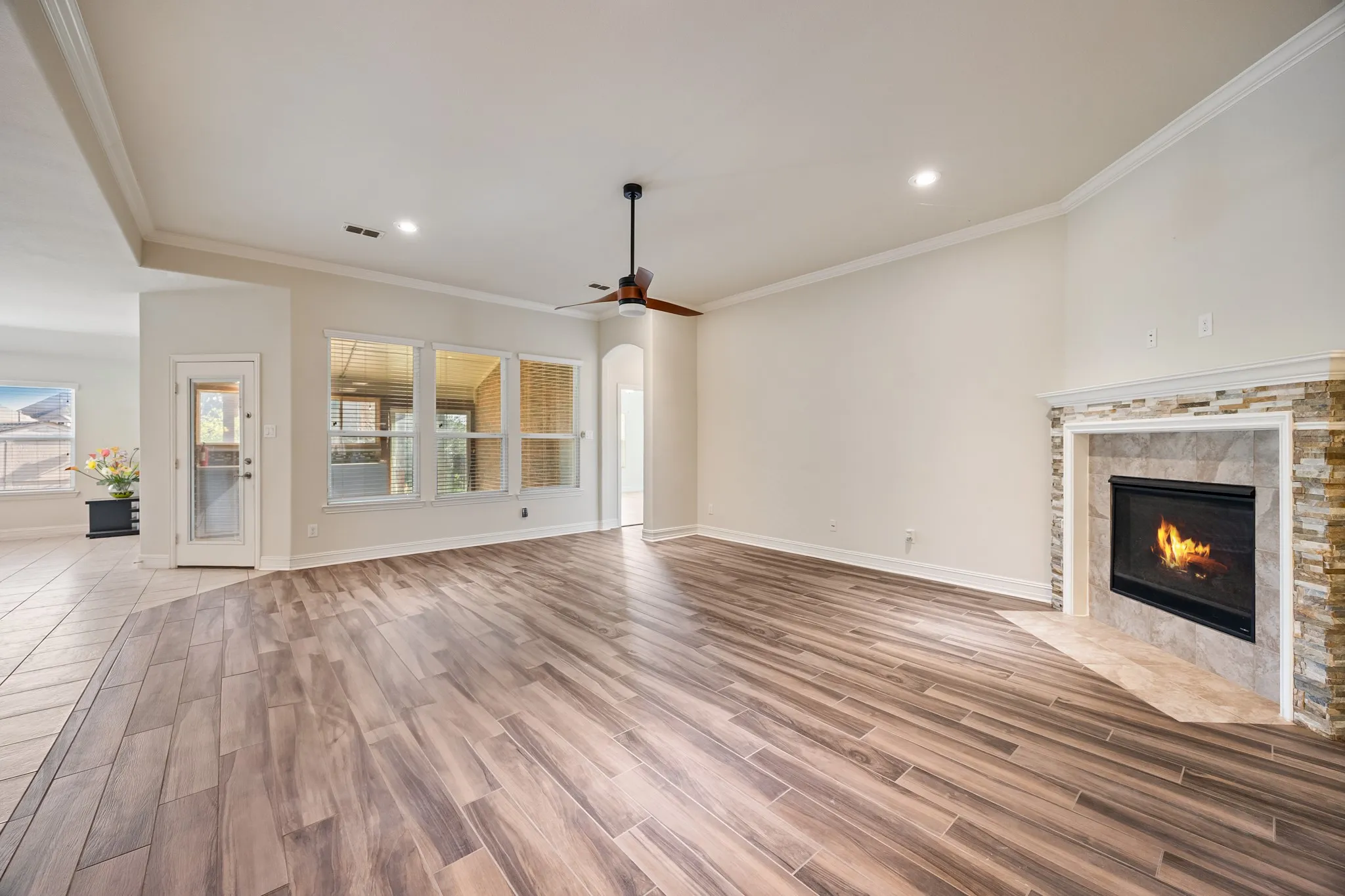 Single Family Residence For Sale in Tarrant County , 2100 Plamera Lane, Fort Worth, Texas 76131, 3 Bedroom, 2 Bathroom, 2 Garage spaces, 2,949 Sqft, built in 2014, Preowned, mls#21226715, Real Estate Agent in Fort Worth, Homes For Sale in Tarrant county, Homes For Sale in Fort Worth, Realtor in Fort Worth Texas, Real Estate Brokerage Independent Realty Texas, Luminita Cordes Realtor