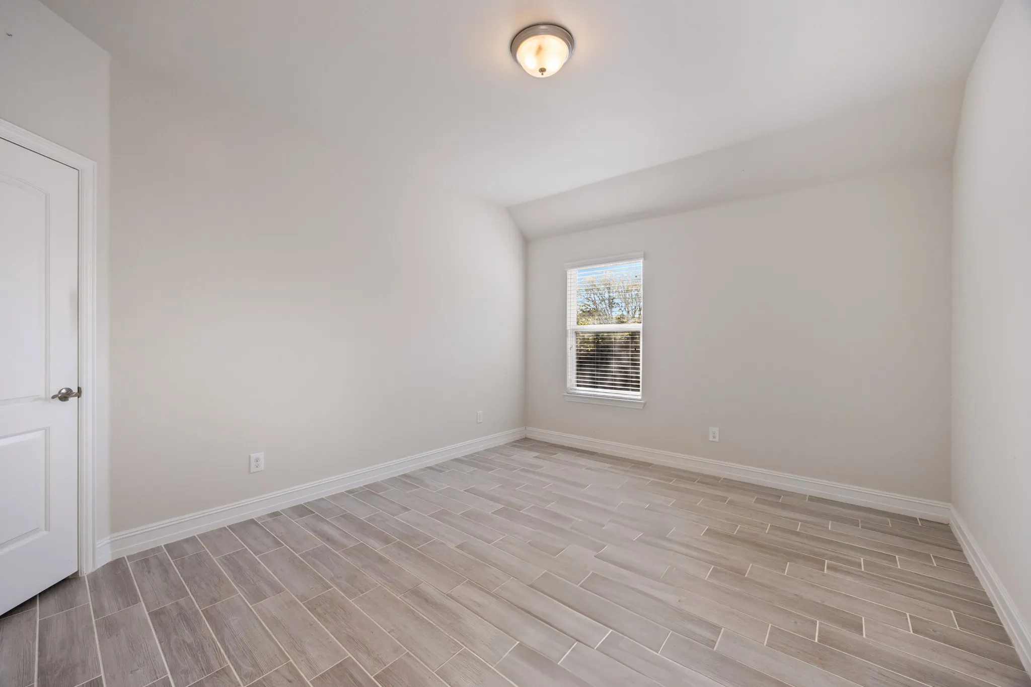 Single Family Residence For Sale in Tarrant County , 2100 Plamera Lane, Fort Worth, Texas 76131, 3 Bedroom, 2 Bathroom, 2 Garage spaces, 2,949 Sqft, built in 2014, Preowned, mls#21226715, Real Estate Agent in Fort Worth, Homes For Sale in Tarrant county, Homes For Sale in Fort Worth, Realtor in Fort Worth Texas, Real Estate Brokerage Independent Realty Texas, Luminita Cordes Realtor