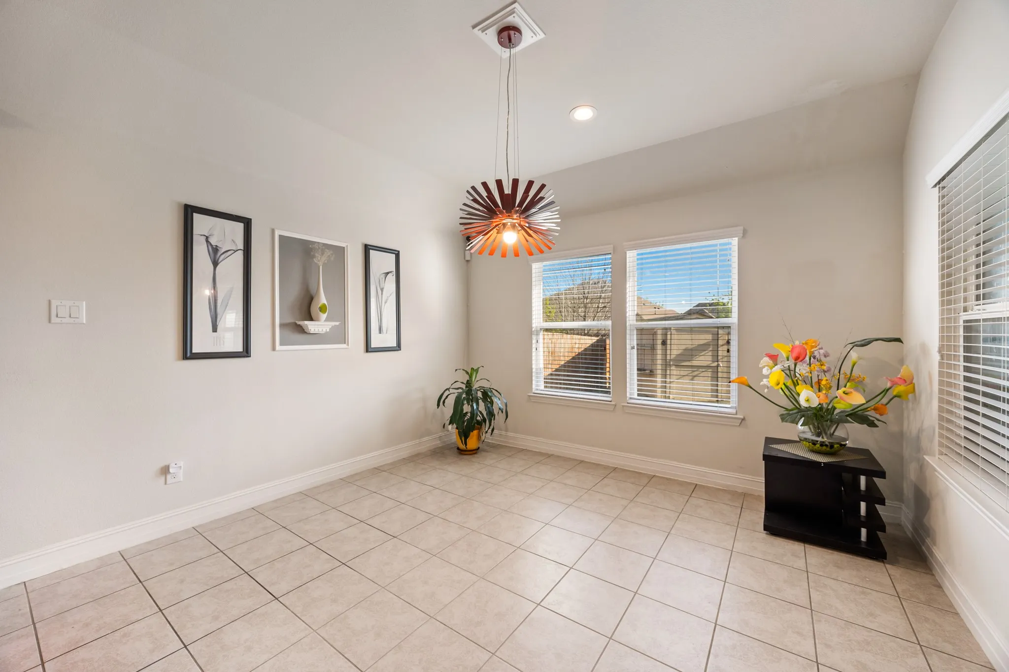 Single Family Residence For Sale in Tarrant County , 2100 Plamera Lane, Fort Worth, Texas 76131, 3 Bedroom, 2 Bathroom, 2 Garage spaces, 2,949 Sqft, built in 2014, Preowned, mls#21226715, Real Estate Agent in Fort Worth, Homes For Sale in Tarrant county, Homes For Sale in Fort Worth, Realtor in Fort Worth Texas, Real Estate Brokerage Independent Realty Texas, Luminita Cordes Realtor