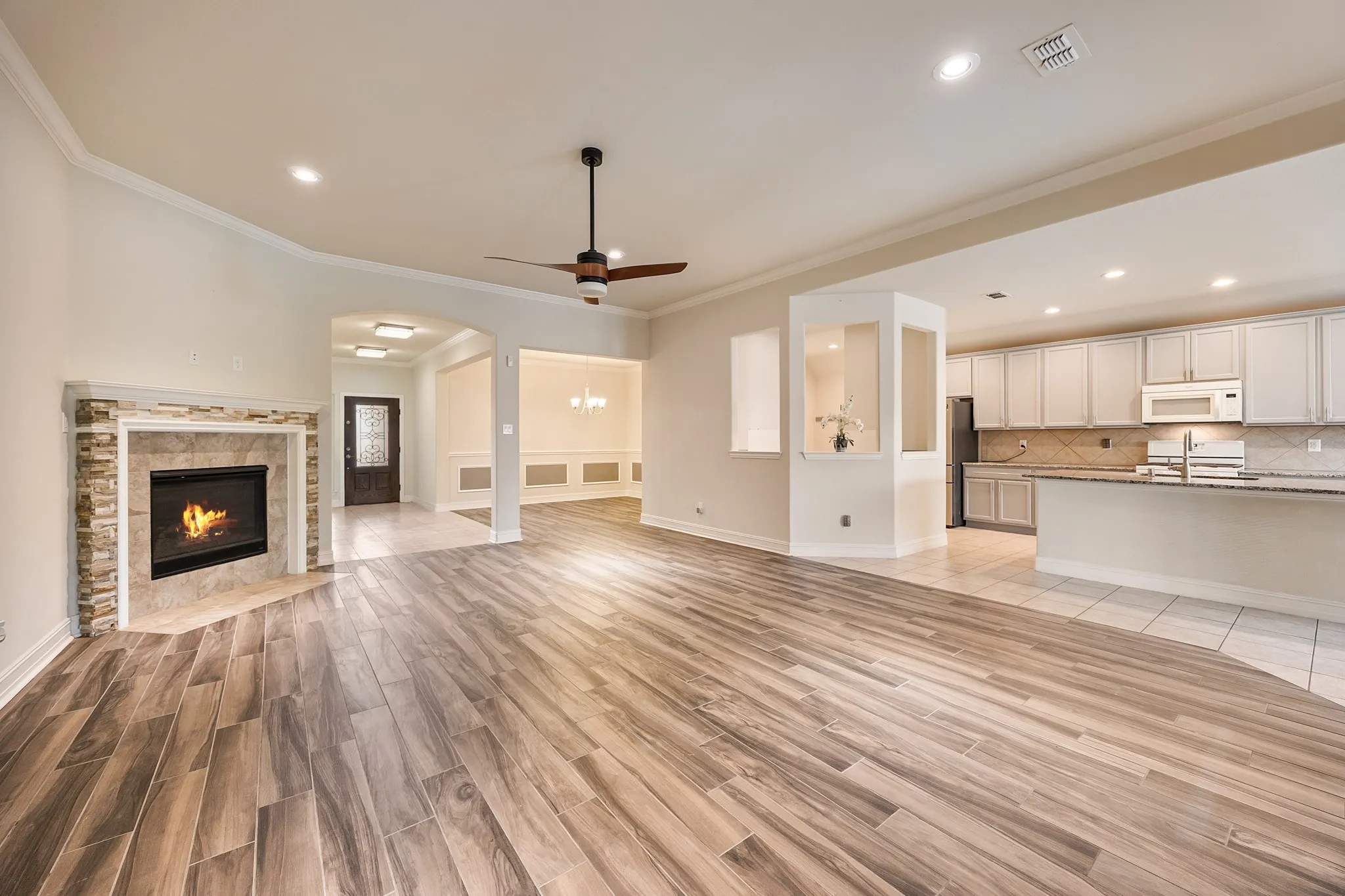 Single Family Residence For Sale in Tarrant County , 2100 Plamera Lane, Fort Worth, Texas 76131, 3 Bedroom, 2 Bathroom, 2 Garage spaces, 2,949 Sqft, built in 2014, Preowned, mls#21226715, Real Estate Agent in Fort Worth, Homes For Sale in Tarrant county, Homes For Sale in Fort Worth, Realtor in Fort Worth Texas, Real Estate Brokerage Independent Realty Texas, Luminita Cordes Realtor