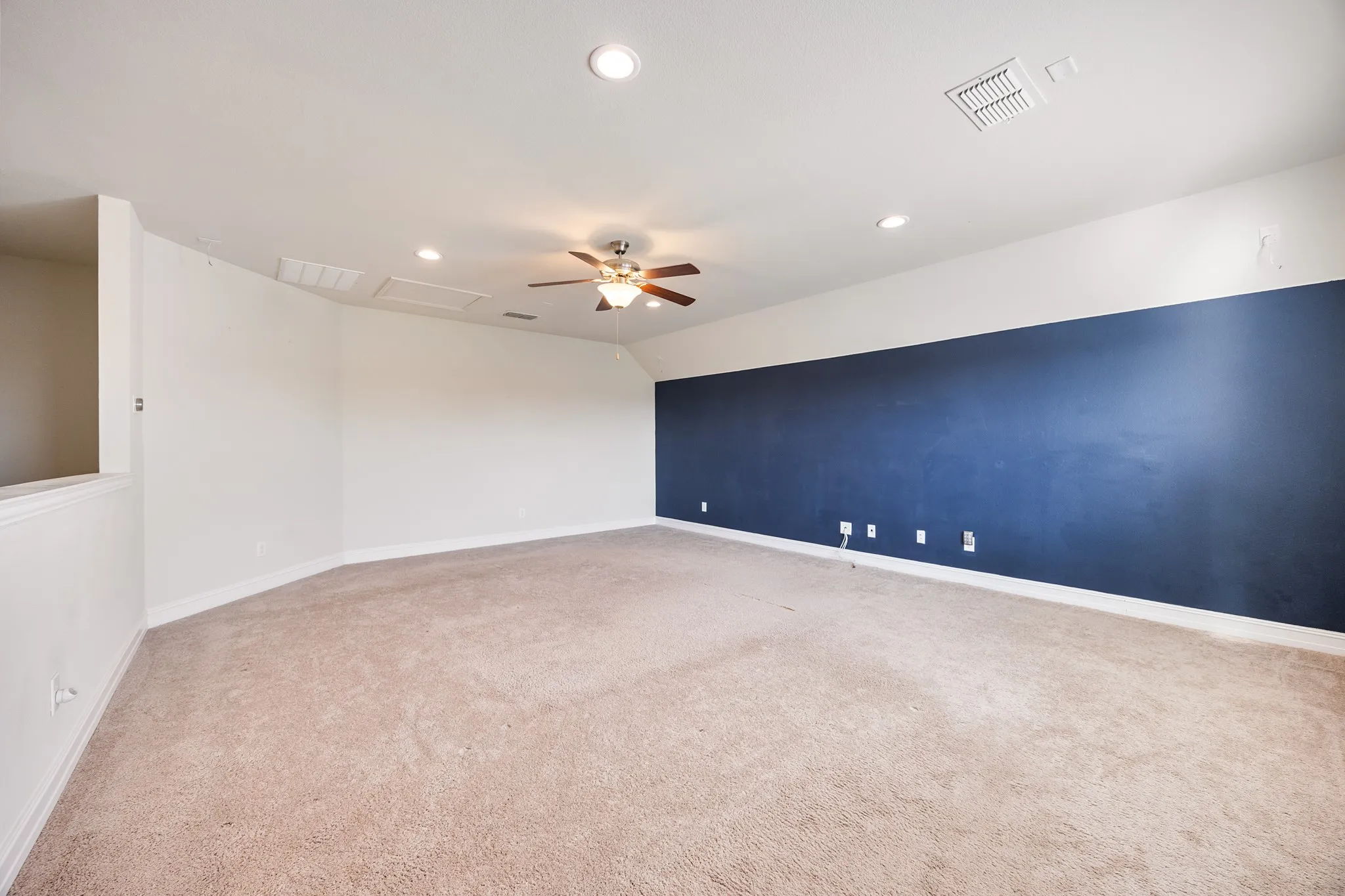 Single Family Residence For Sale in Tarrant County , 2100 Plamera Lane, Fort Worth, Texas 76131, 3 Bedroom, 2 Bathroom, 2 Garage spaces, 2,949 Sqft, built in 2014, Preowned, mls#21226715, Real Estate Agent in Fort Worth, Homes For Sale in Tarrant county, Homes For Sale in Fort Worth, Realtor in Fort Worth Texas, Real Estate Brokerage Independent Realty Texas, Luminita Cordes Realtor