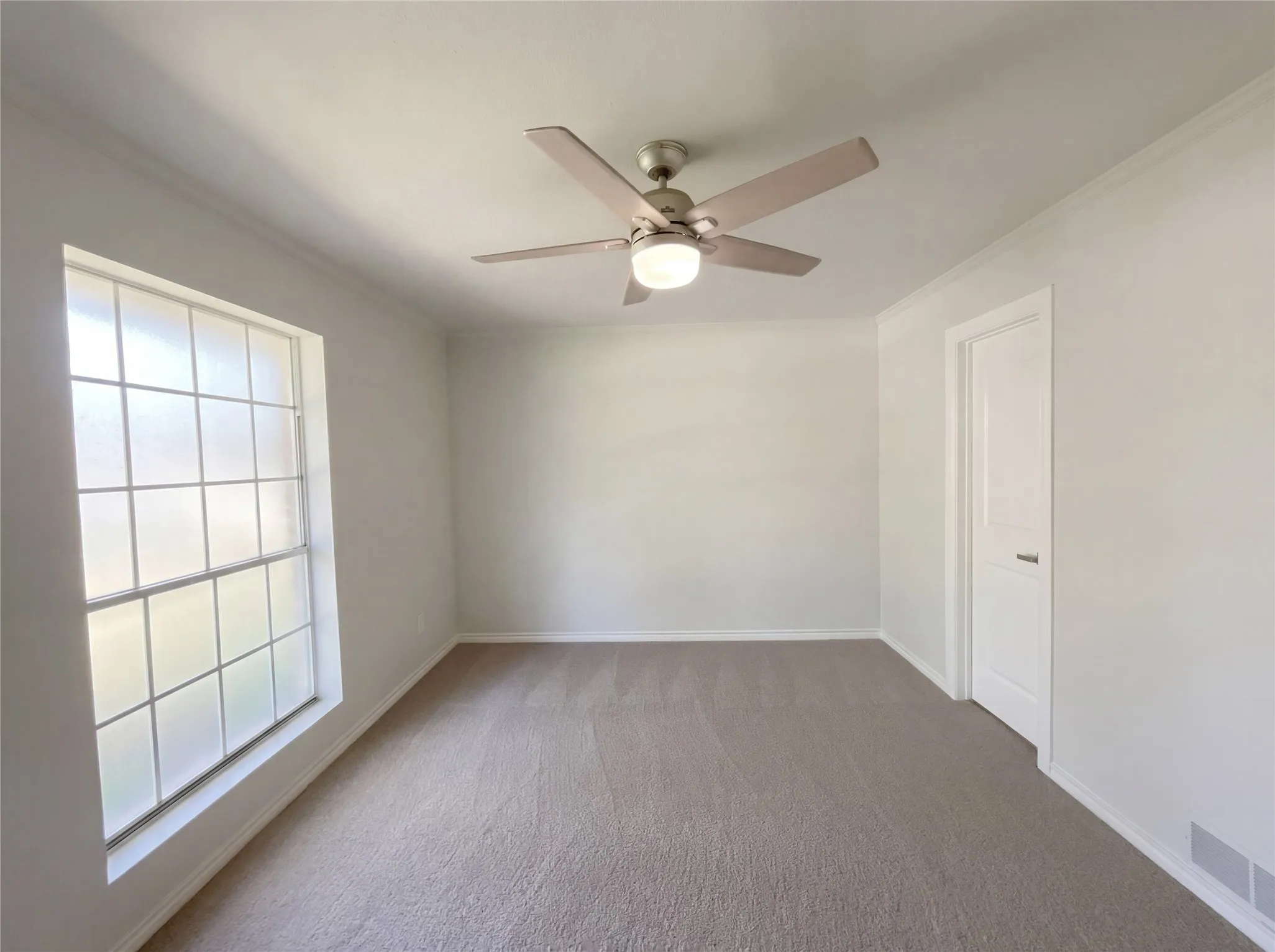 Single Family Residence For Sale in Dallas County , 2800 N Surrey Drive, Carrollton, Texas 75006, 4 Bedroom, 3 Bathroom, 2 Garage spaces, 2,217 Sqft, built in 1971, Preowned, mls#21226917, Real Estate Agent in Carrollton, Homes For Sale in Dallas county, Homes For Sale in Carrollton, Realtor in Carrollton Texas, Real Estate Brokerage Independent Realty Texas, Luminita Cordes Realtor