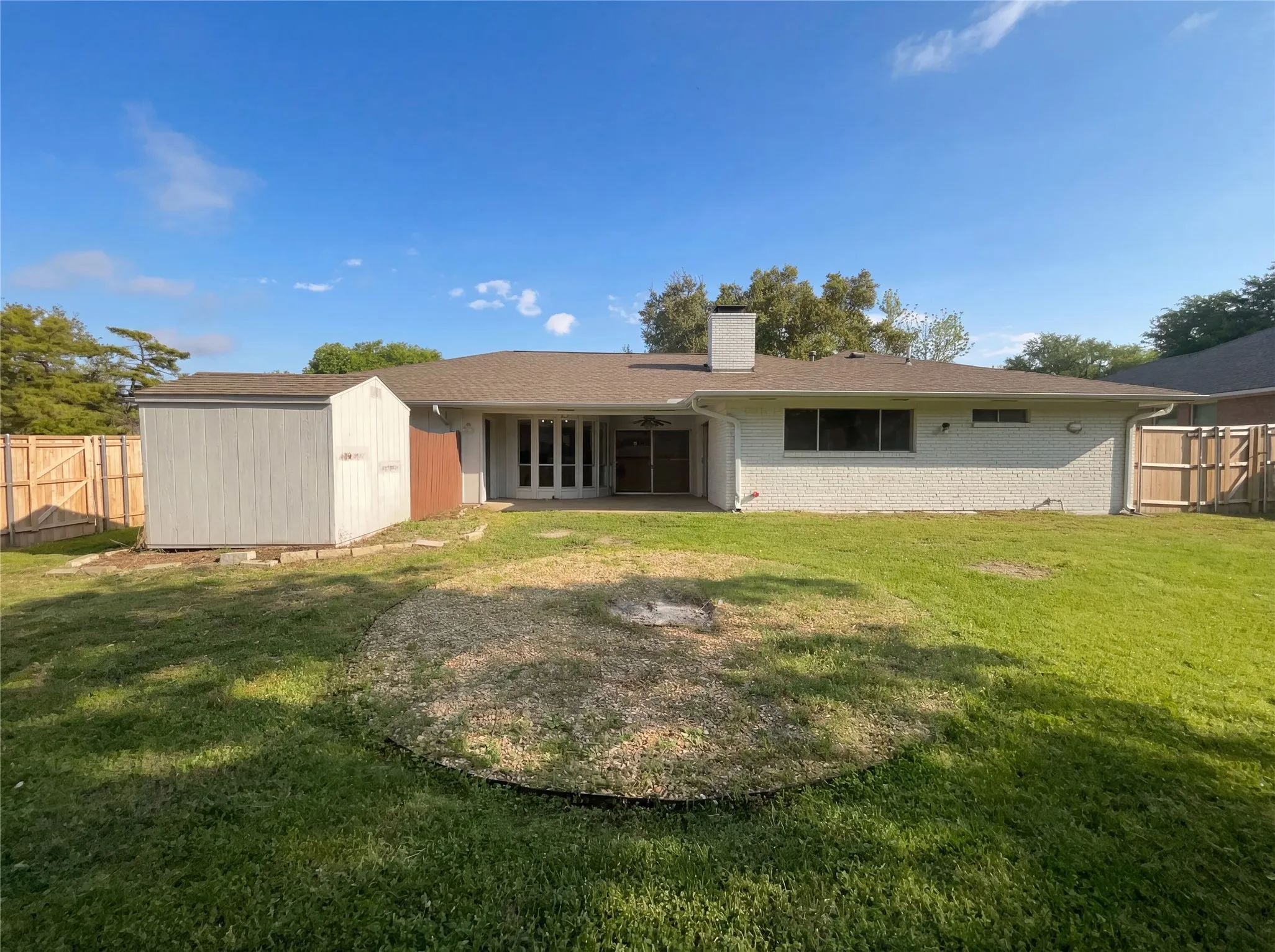 Single Family Residence For Sale in Dallas County , 2800 N Surrey Drive, Carrollton, Texas 75006, 4 Bedroom, 3 Bathroom, 2 Garage spaces, 2,217 Sqft, built in 1971, Preowned, mls#21226917, Real Estate Agent in Carrollton, Homes For Sale in Dallas county, Homes For Sale in Carrollton, Realtor in Carrollton Texas, Real Estate Brokerage Independent Realty Texas, Luminita Cordes Realtor