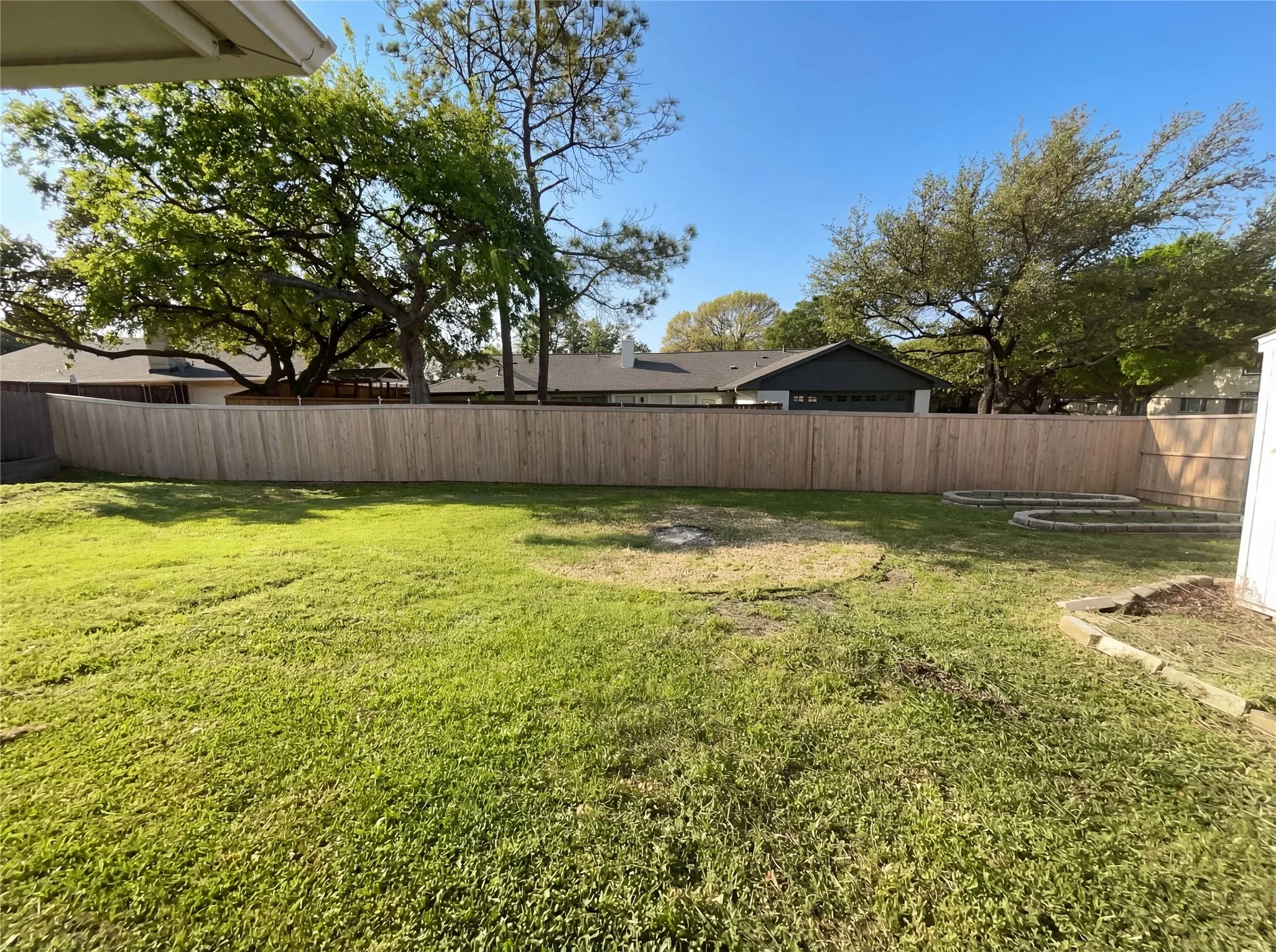 Single Family Residence For Sale in Dallas County , 2800 N Surrey Drive, Carrollton, Texas 75006, 4 Bedroom, 3 Bathroom, 2 Garage spaces, 2,217 Sqft, built in 1971, Preowned, mls#21226917, Real Estate Agent in Carrollton, Homes For Sale in Dallas county, Homes For Sale in Carrollton, Realtor in Carrollton Texas, Real Estate Brokerage Independent Realty Texas, Luminita Cordes Realtor