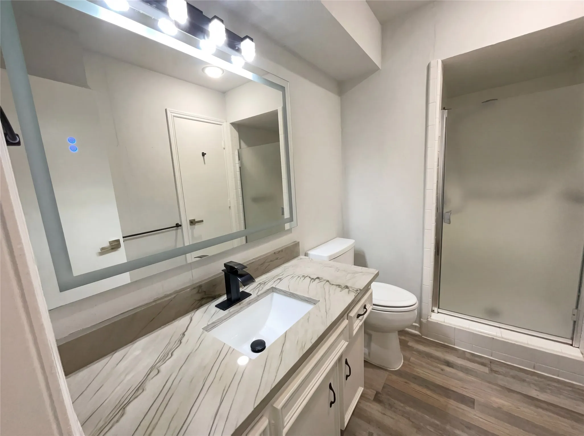 Single Family Residence For Sale in Dallas County , 2800 N Surrey Drive, Carrollton, Texas 75006, 4 Bedroom, 3 Bathroom, 2 Garage spaces, 2,217 Sqft, built in 1971, Preowned, mls#21226917, Real Estate Agent in Carrollton, Homes For Sale in Dallas county, Homes For Sale in Carrollton, Realtor in Carrollton Texas, Real Estate Brokerage Independent Realty Texas, Luminita Cordes Realtor