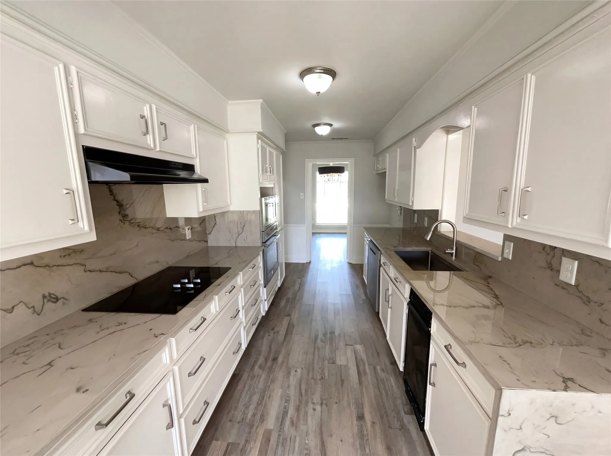 Single Family Residence For Sale in Dallas County , 2800 N Surrey Drive, Carrollton, Texas 75006, 4 Bedroom, 3 Bathroom, 2 Garage spaces, 2,217 Sqft, built in 1971, Preowned, mls#21226917, Real Estate Agent in Carrollton, Homes For Sale in Dallas county, Homes For Sale in Carrollton, Realtor in Carrollton Texas, Real Estate Brokerage Independent Realty Texas, Luminita Cordes Realtor