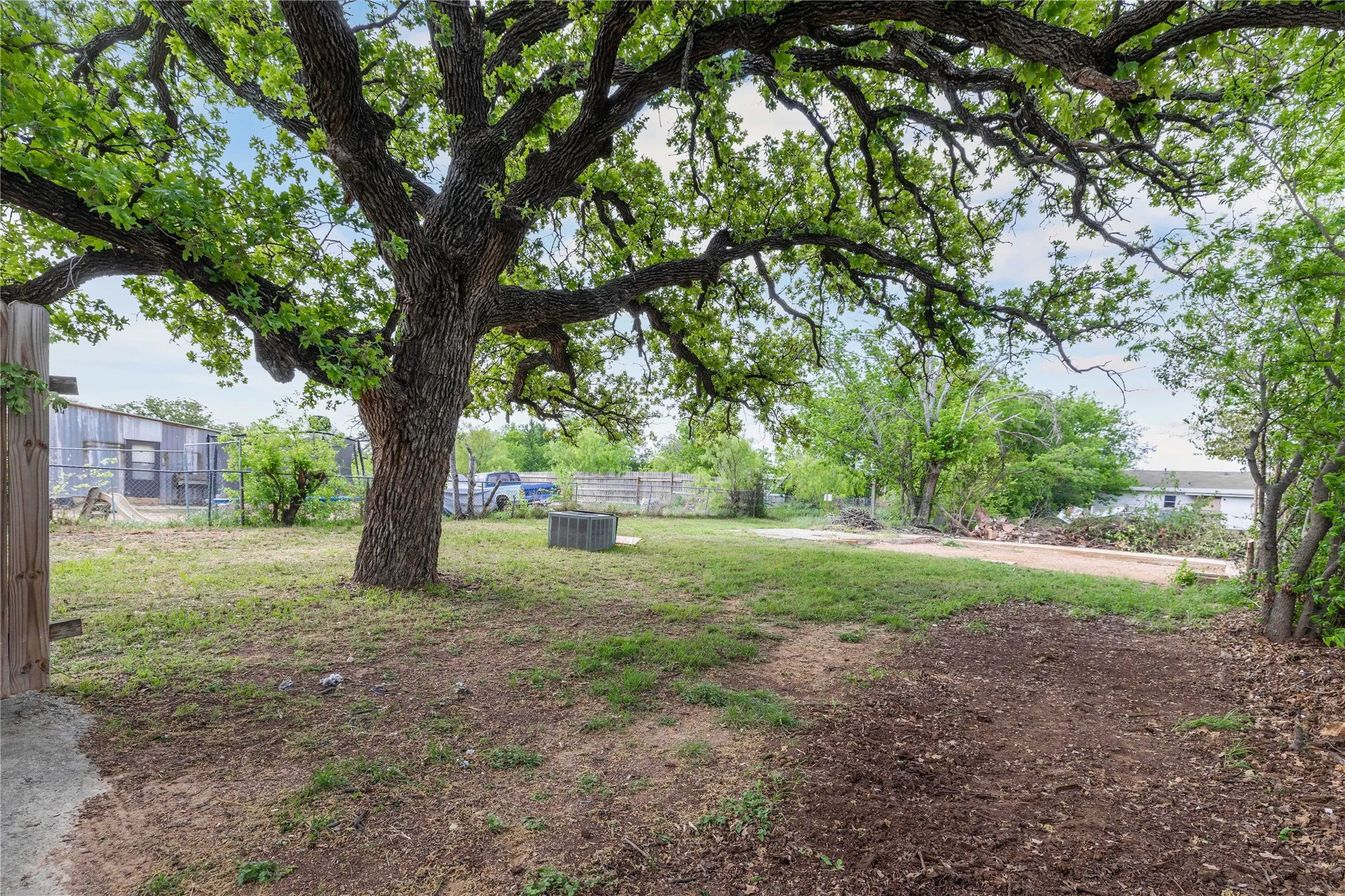 Single Family Residence For Sale in Brown County , 901 6th Street, Brownwood, Texas 76801, 3 Bedroom, 2 Bathroom, Garage spaces, 1,656 Sqft, built in 0, mls#21226924, Real Estate Agent in Brownwood, Homes For Sale in Brown county, Homes For Sale in Brownwood, Realtor in Brownwood Texas, Real Estate Brokerage Independent Realty Texas, Luminita Cordes Realtor