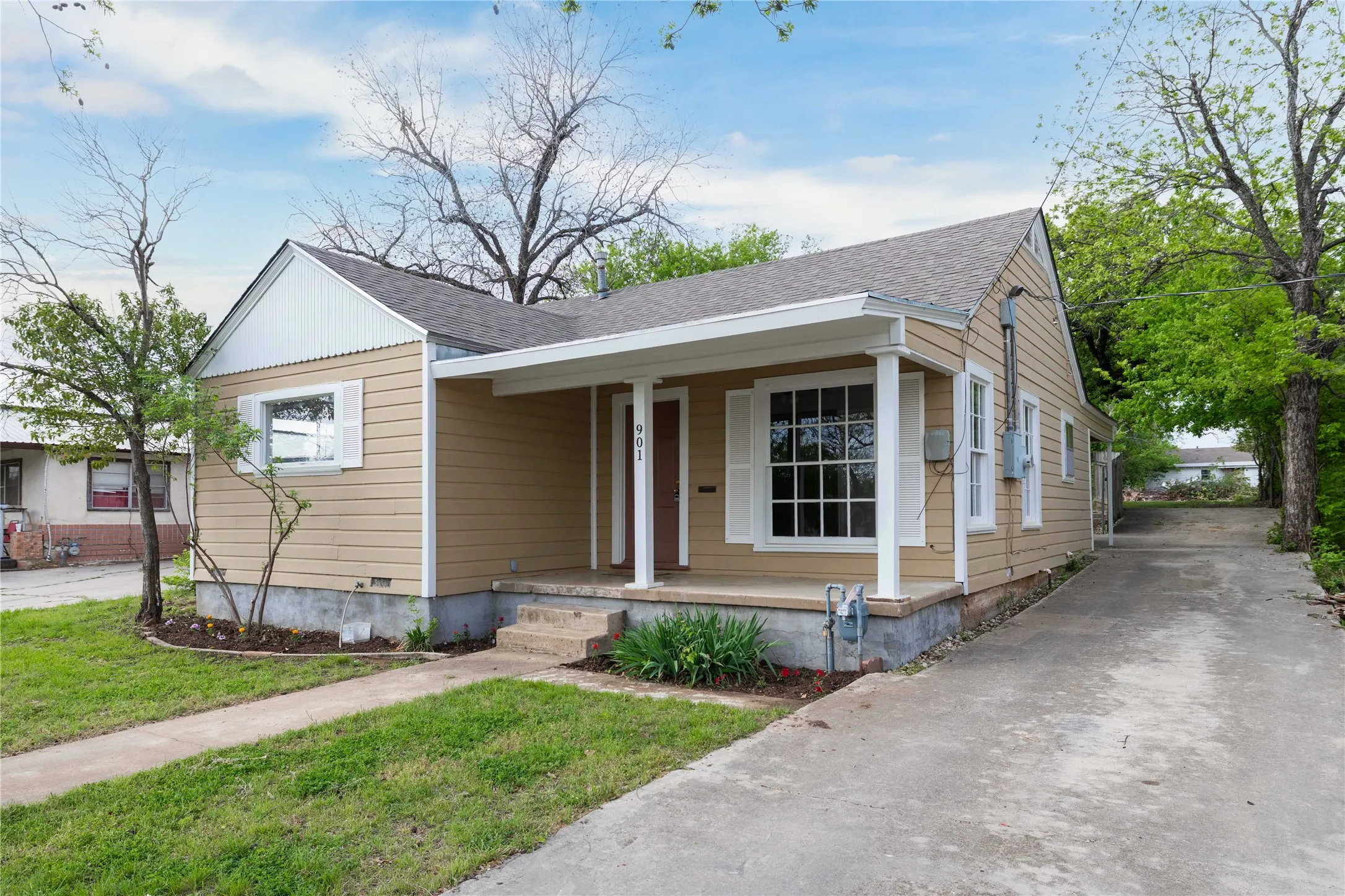 Single Family Residence For Sale in Brown County , 901 6th Street, Brownwood, Texas 76801, 3 Bedroom, 2 Bathroom, Garage spaces, 1,656 Sqft, built in 0, mls#21226924, Real Estate Agent in Brownwood, Homes For Sale in Brown county, Homes For Sale in Brownwood, Realtor in Brownwood Texas, Real Estate Brokerage Independent Realty Texas, Luminita Cordes Realtor