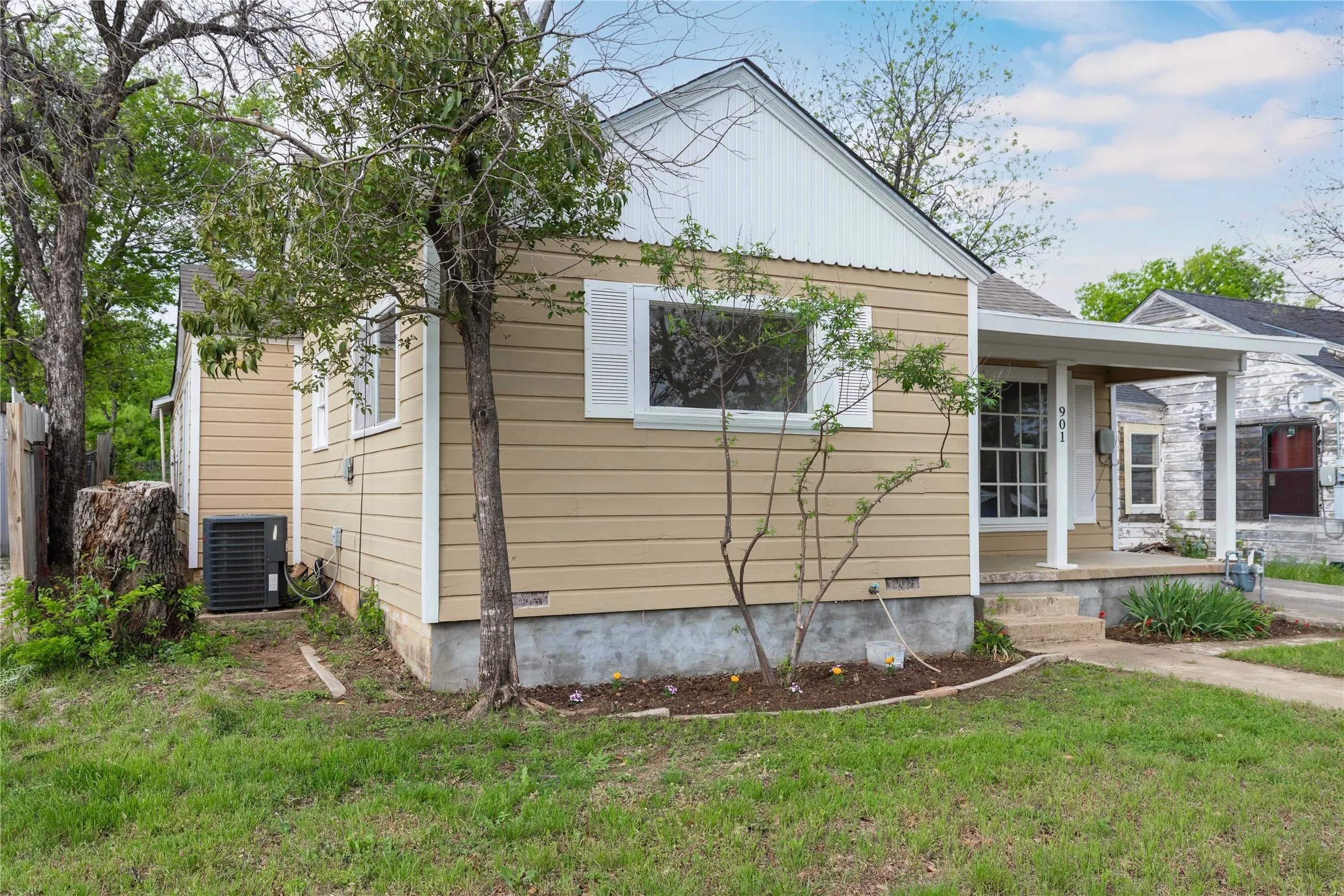Single Family Residence For Sale in Brown County , 901 6th Street, Brownwood, Texas 76801, 3 Bedroom, 2 Bathroom, Garage spaces, 1,656 Sqft, built in 0, mls#21226924, Real Estate Agent in Brownwood, Homes For Sale in Brown county, Homes For Sale in Brownwood, Realtor in Brownwood Texas, Real Estate Brokerage Independent Realty Texas, Luminita Cordes Realtor