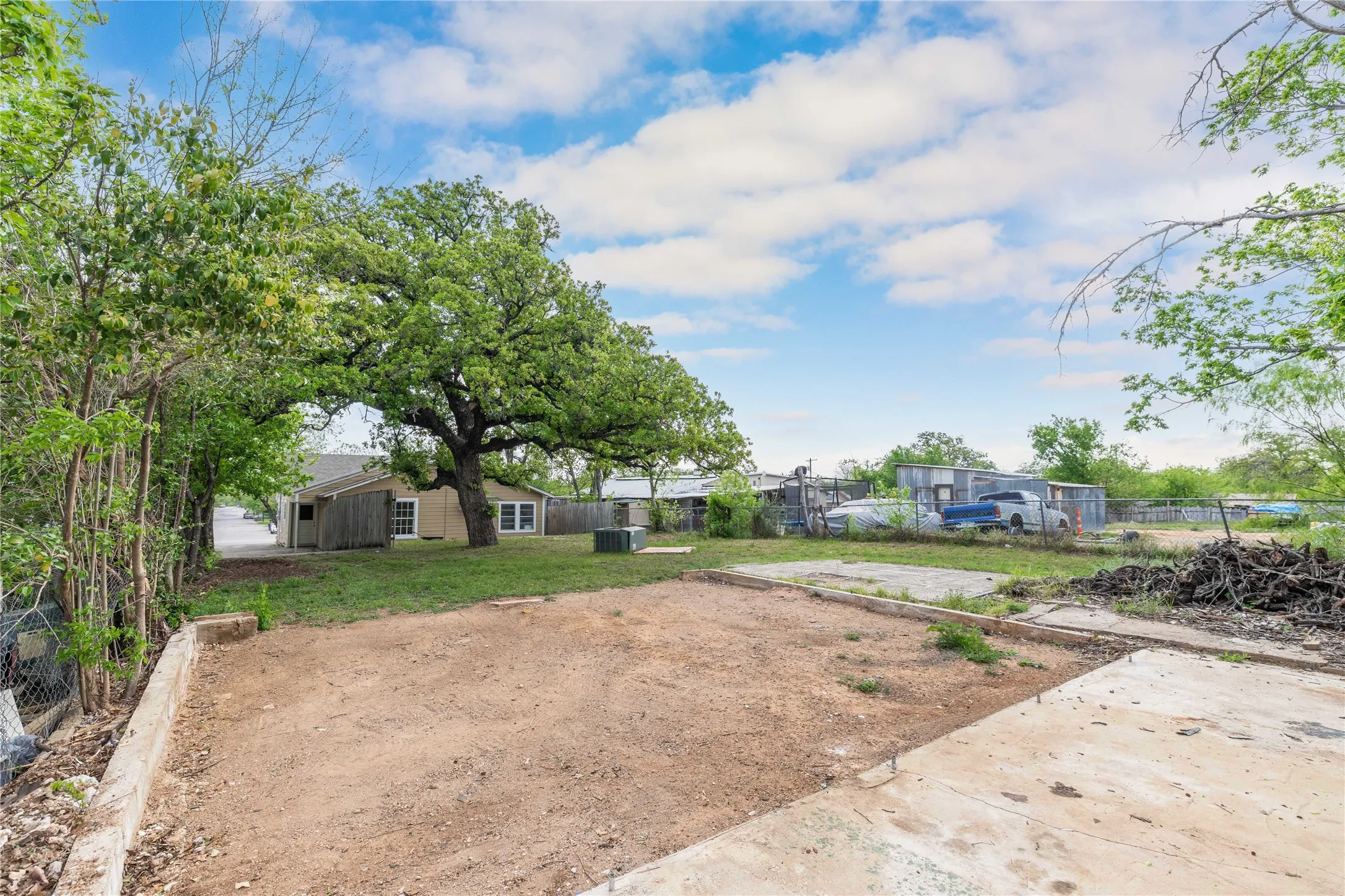Single Family Residence For Sale in Brown County , 901 6th Street, Brownwood, Texas 76801, 3 Bedroom, 2 Bathroom, Garage spaces, 1,656 Sqft, built in 0, mls#21226924, Real Estate Agent in Brownwood, Homes For Sale in Brown county, Homes For Sale in Brownwood, Realtor in Brownwood Texas, Real Estate Brokerage Independent Realty Texas, Luminita Cordes Realtor