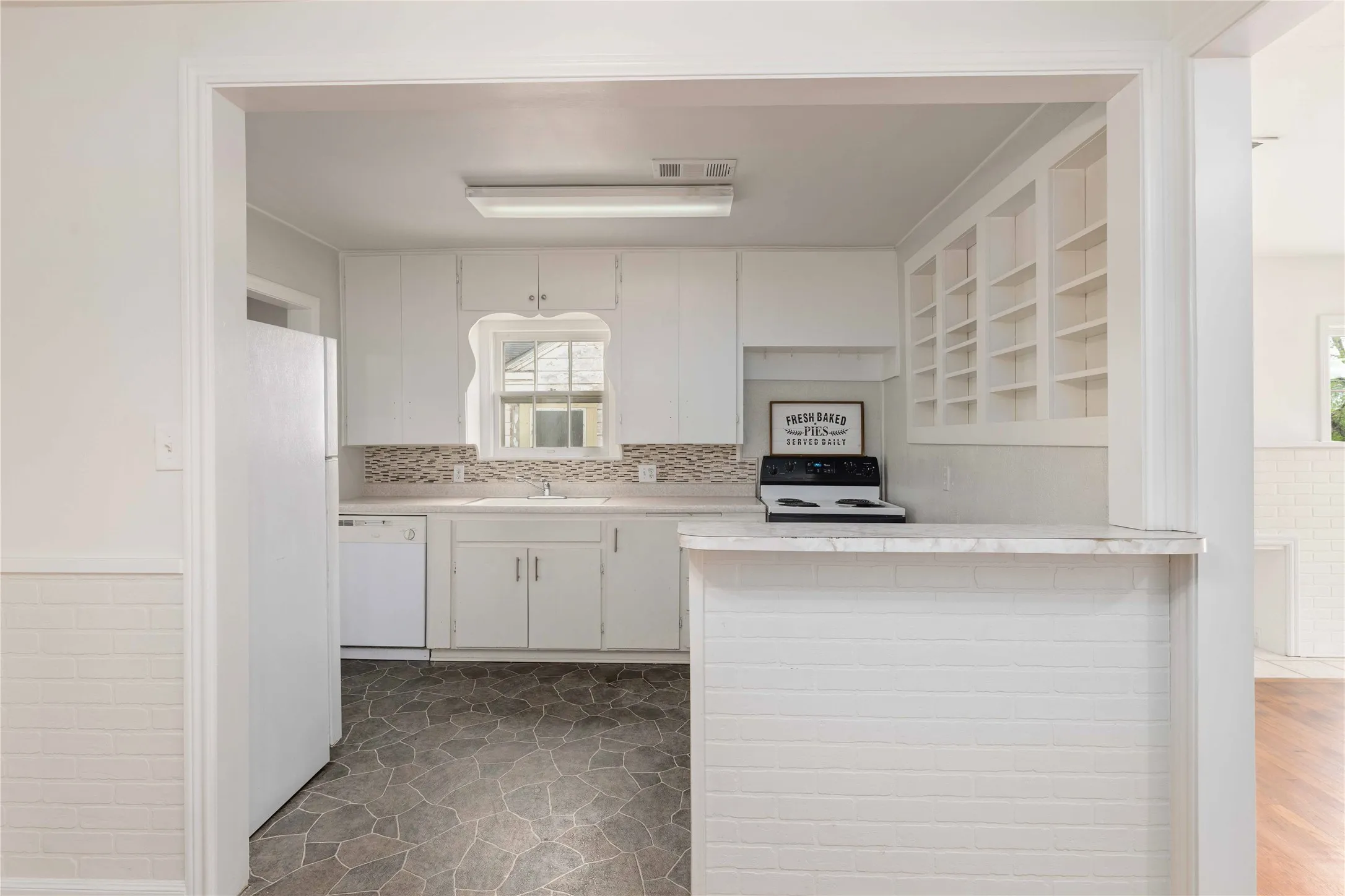 Single Family Residence For Sale in Brown County , 901 6th Street, Brownwood, Texas 76801, 3 Bedroom, 2 Bathroom, Garage spaces, 1,656 Sqft, built in 0, mls#21226924, Real Estate Agent in Brownwood, Homes For Sale in Brown county, Homes For Sale in Brownwood, Realtor in Brownwood Texas, Real Estate Brokerage Independent Realty Texas, Luminita Cordes Realtor