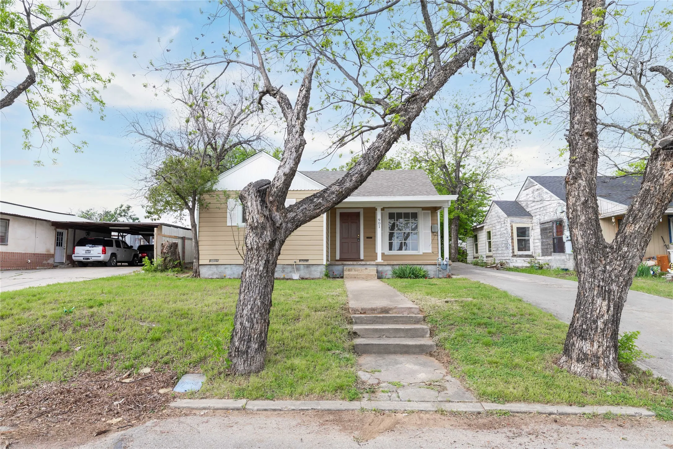 Single Family Residence For Sale in Brown County , 901 6th Street, Brownwood, Texas 76801, 3 Bedroom, 2 Bathroom, Garage spaces, 1,656 Sqft, built in 0, mls#21226924, Real Estate Agent in Brownwood, Homes For Sale in Brown county, Homes For Sale in Brownwood, Realtor in Brownwood Texas, Real Estate Brokerage Independent Realty Texas, Luminita Cordes Realtor