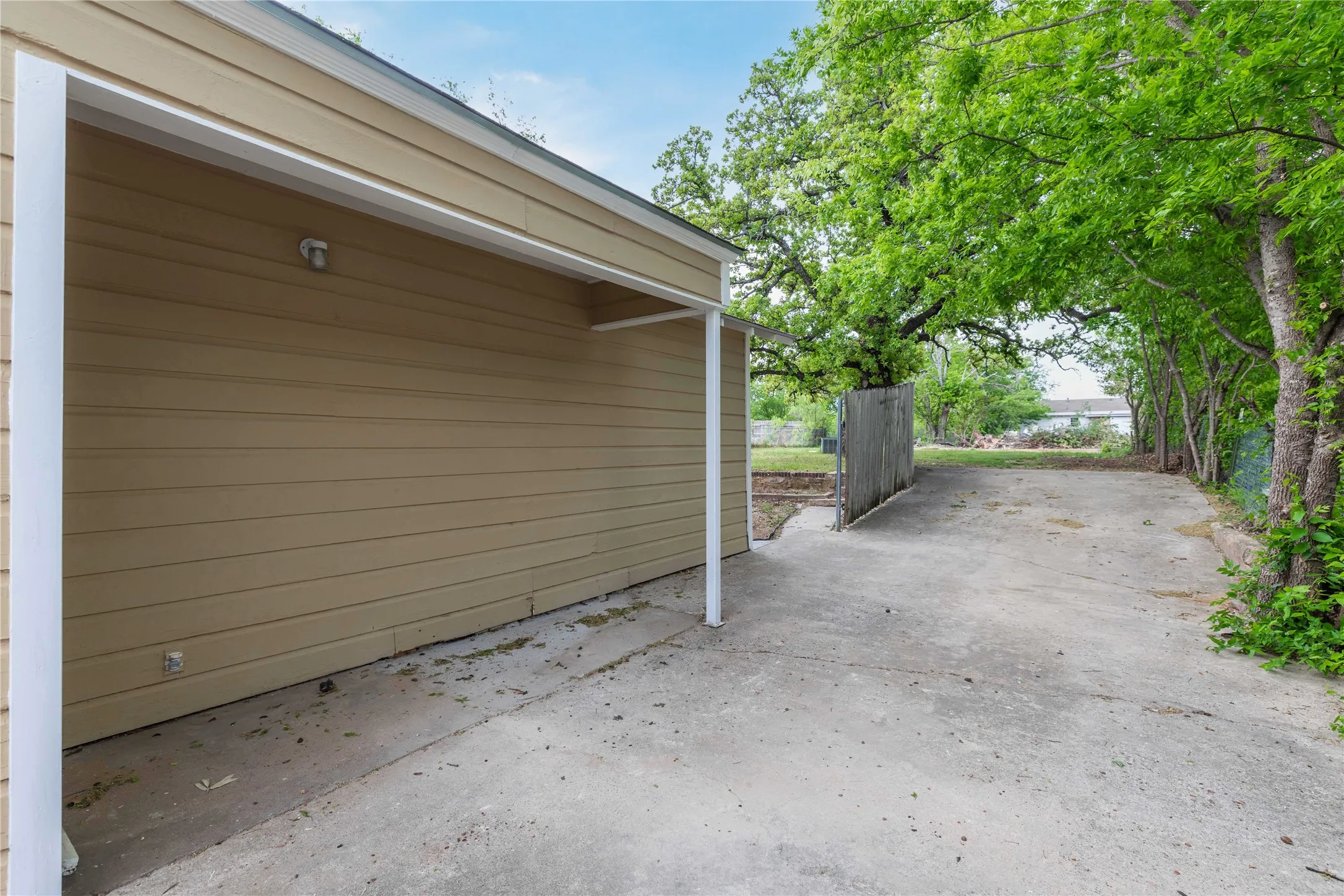 Single Family Residence For Sale in Brown County , 901 6th Street, Brownwood, Texas 76801, 3 Bedroom, 2 Bathroom, Garage spaces, 1,656 Sqft, built in 0, mls#21226924, Real Estate Agent in Brownwood, Homes For Sale in Brown county, Homes For Sale in Brownwood, Realtor in Brownwood Texas, Real Estate Brokerage Independent Realty Texas, Luminita Cordes Realtor