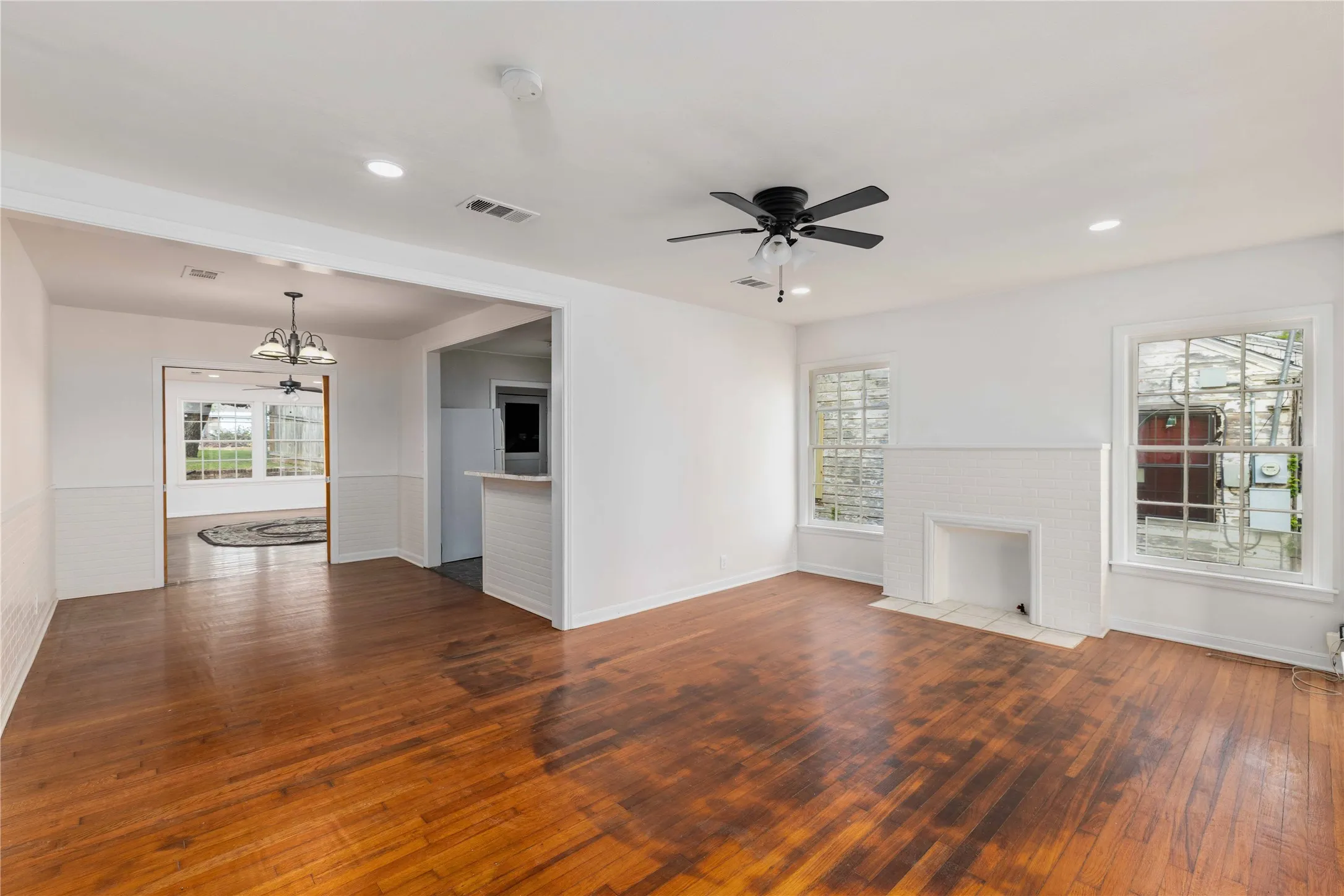 Single Family Residence For Sale in Brown County , 901 6th Street, Brownwood, Texas 76801, 3 Bedroom, 2 Bathroom, Garage spaces, 1,656 Sqft, built in 0, mls#21226924, Real Estate Agent in Brownwood, Homes For Sale in Brown county, Homes For Sale in Brownwood, Realtor in Brownwood Texas, Real Estate Brokerage Independent Realty Texas, Luminita Cordes Realtor
